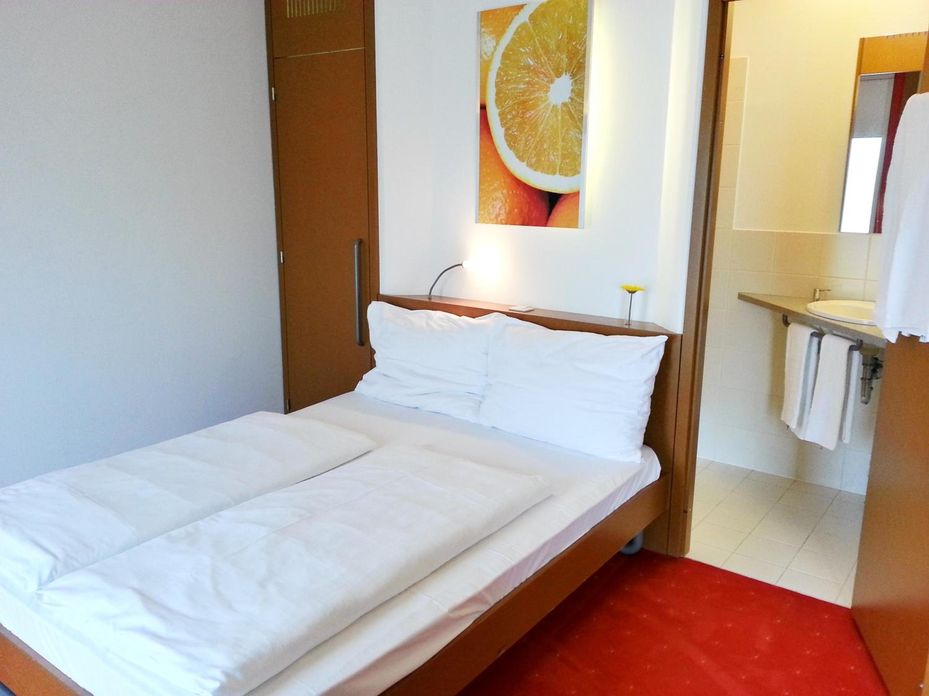 Double Room - Non-Smoking  - Photo 7