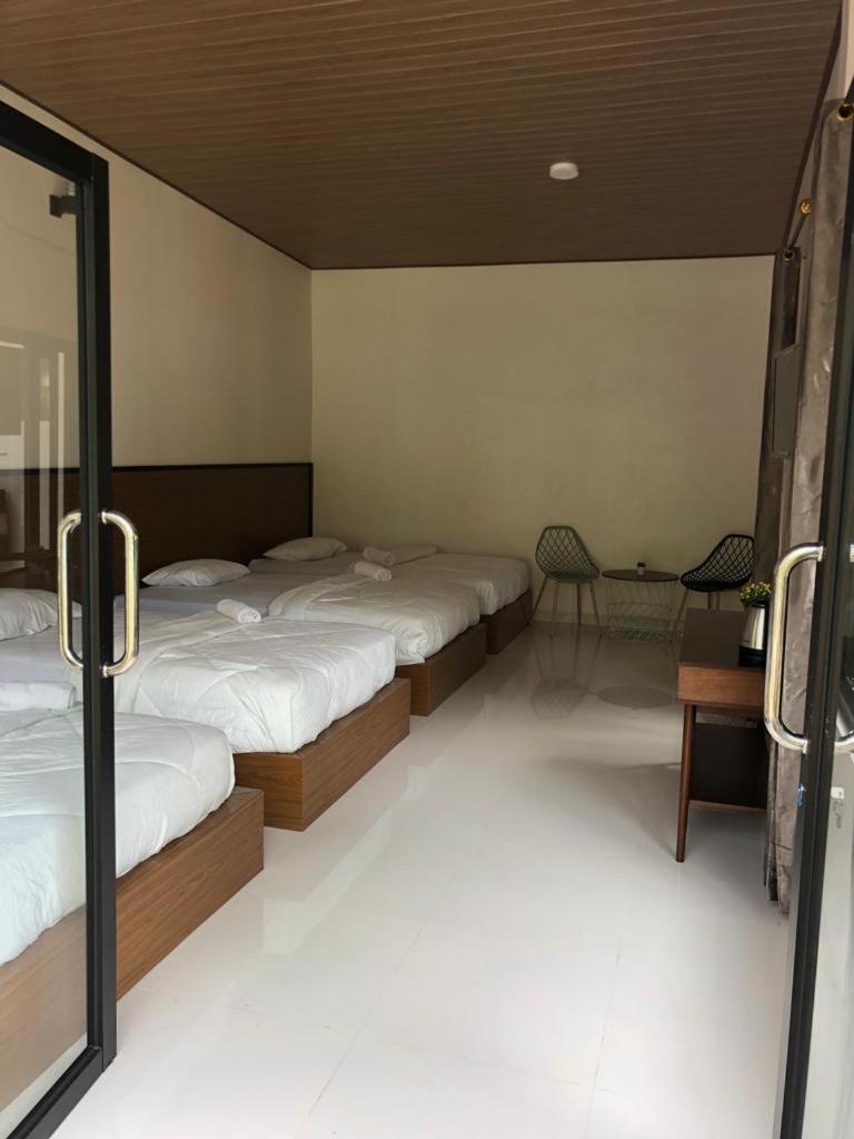 Quadruple Room with Private Bathroom - Photo 1