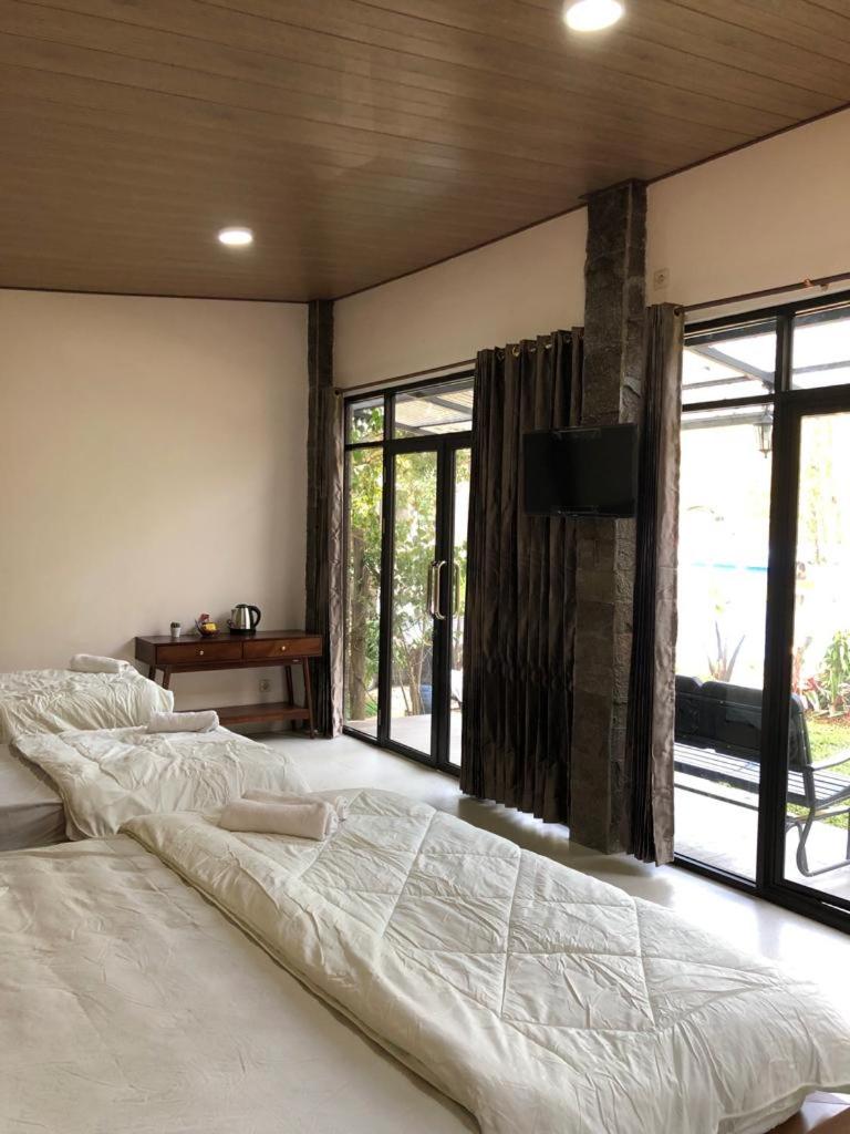 Quadruple Room with Private Bathroom - Photo 2