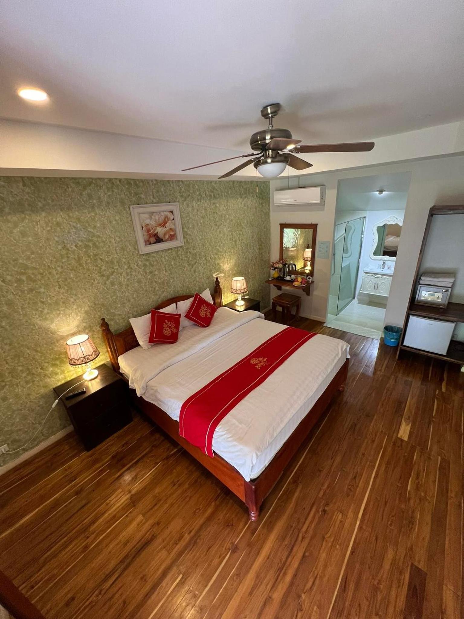 Deluxe Double or Twin Room with Balcony and River View