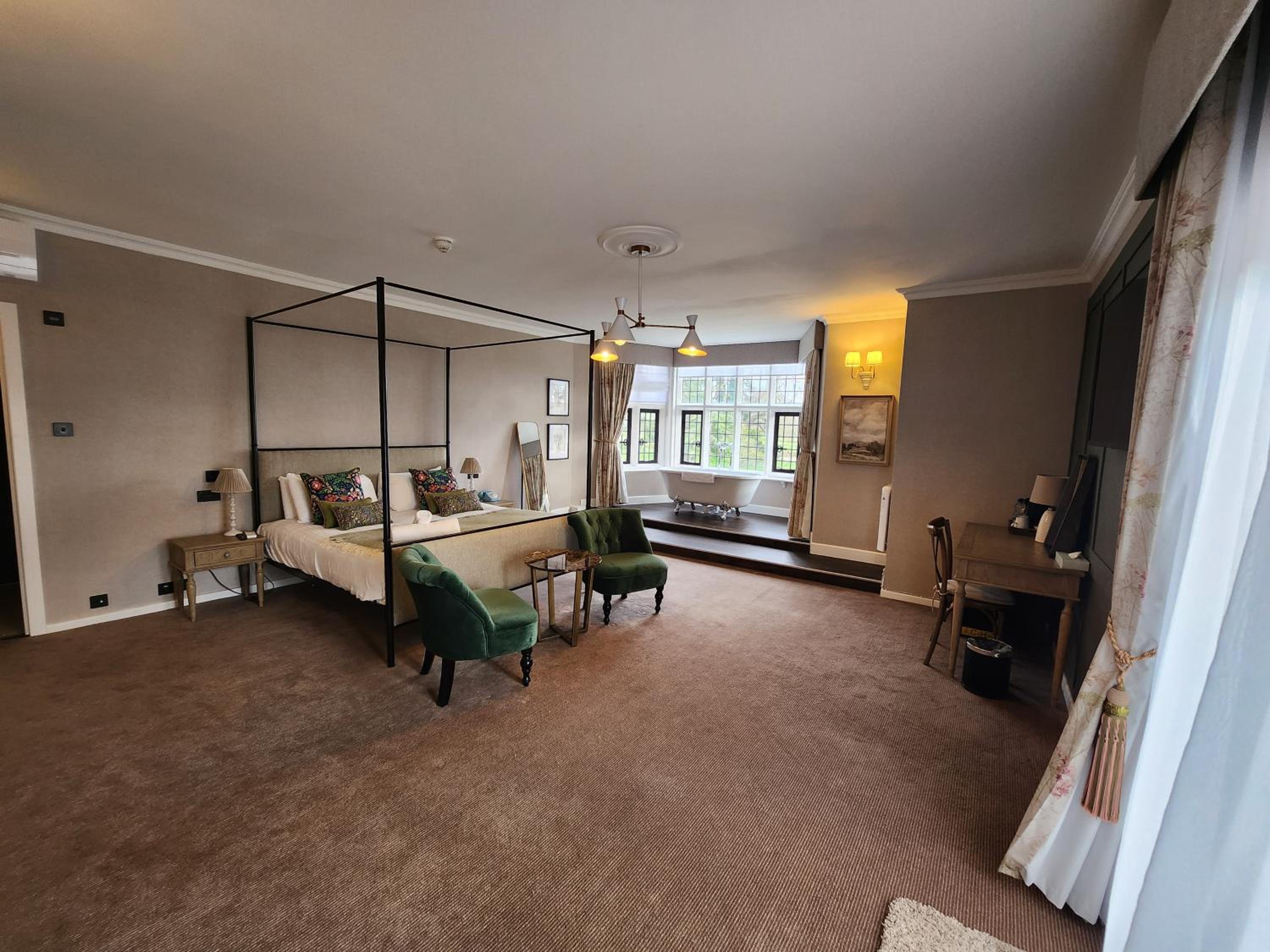 Double Room with Four Poster Bed - Photo 12