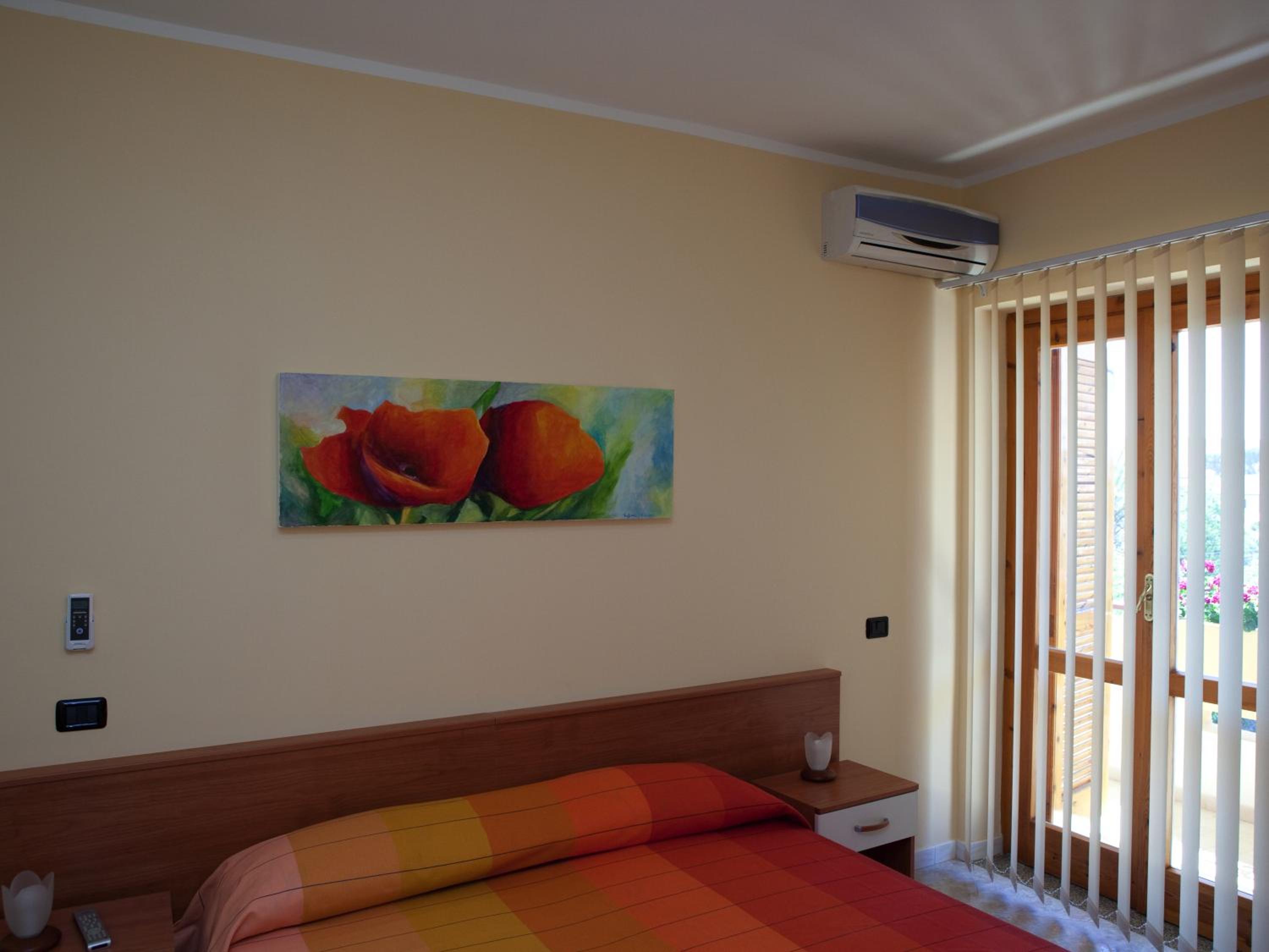 Double or Twin Room with Sea View - Photo 4