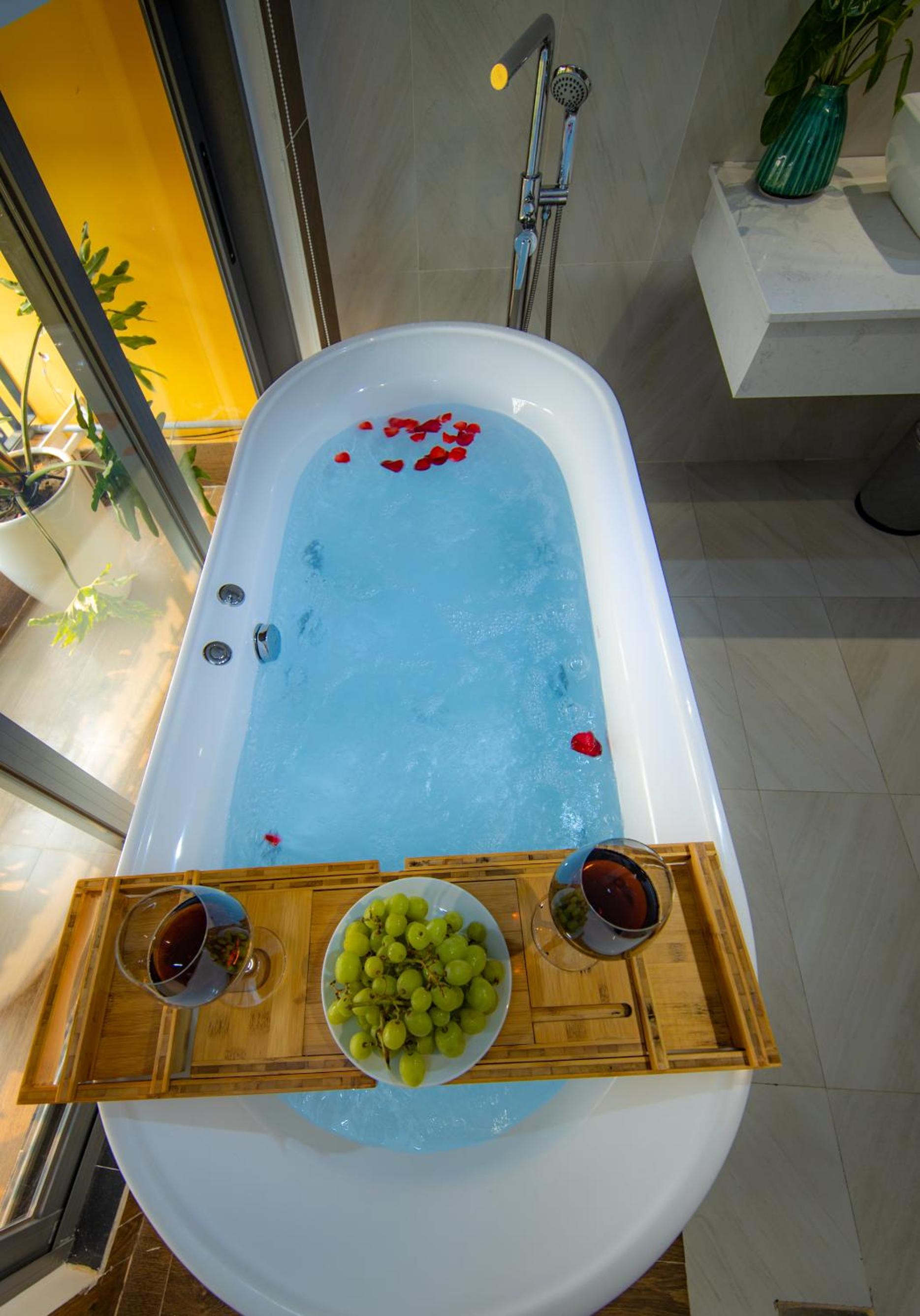 Deluxe Double Room with Bath - Photo 14