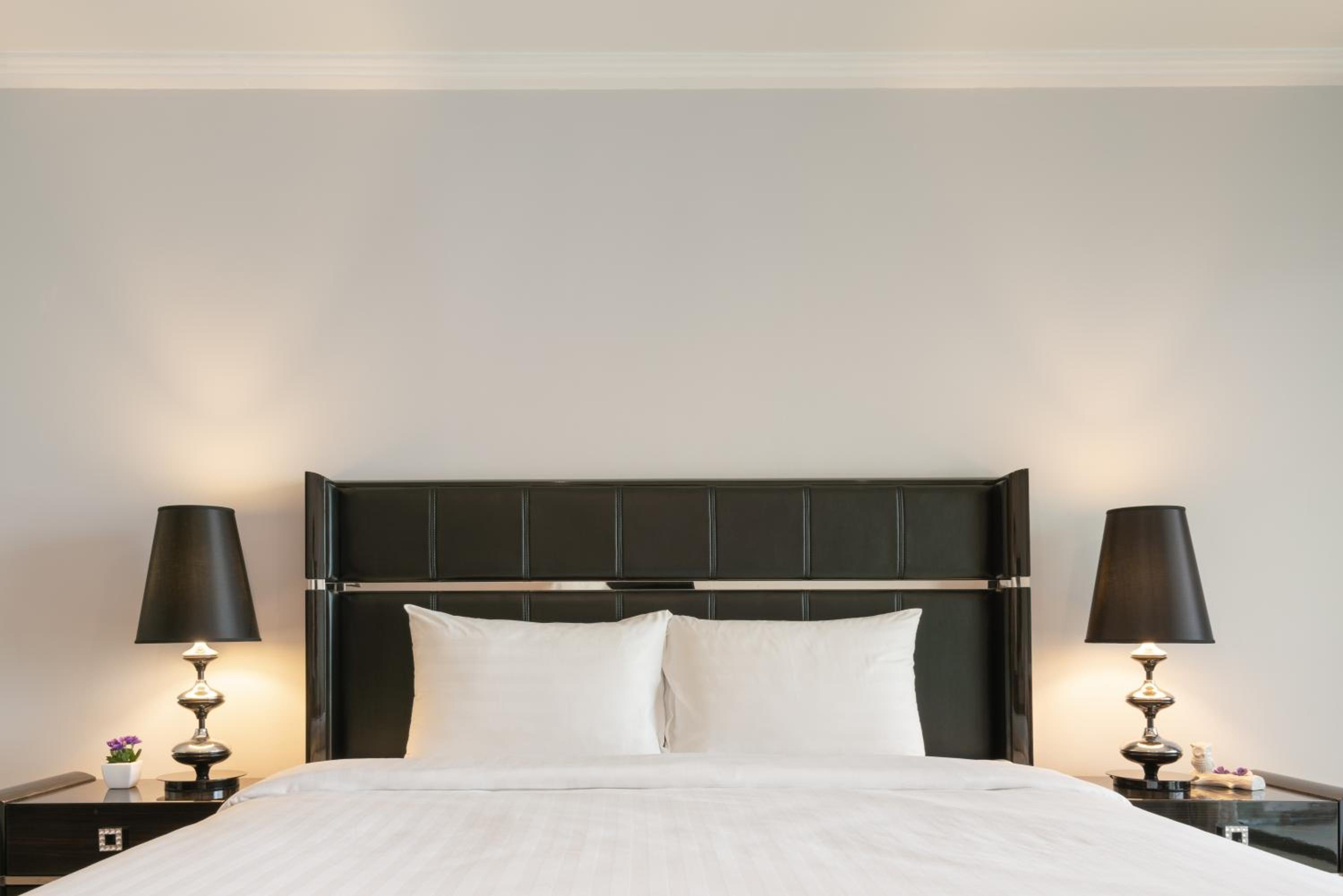 Deluxe King Room - Photo 6