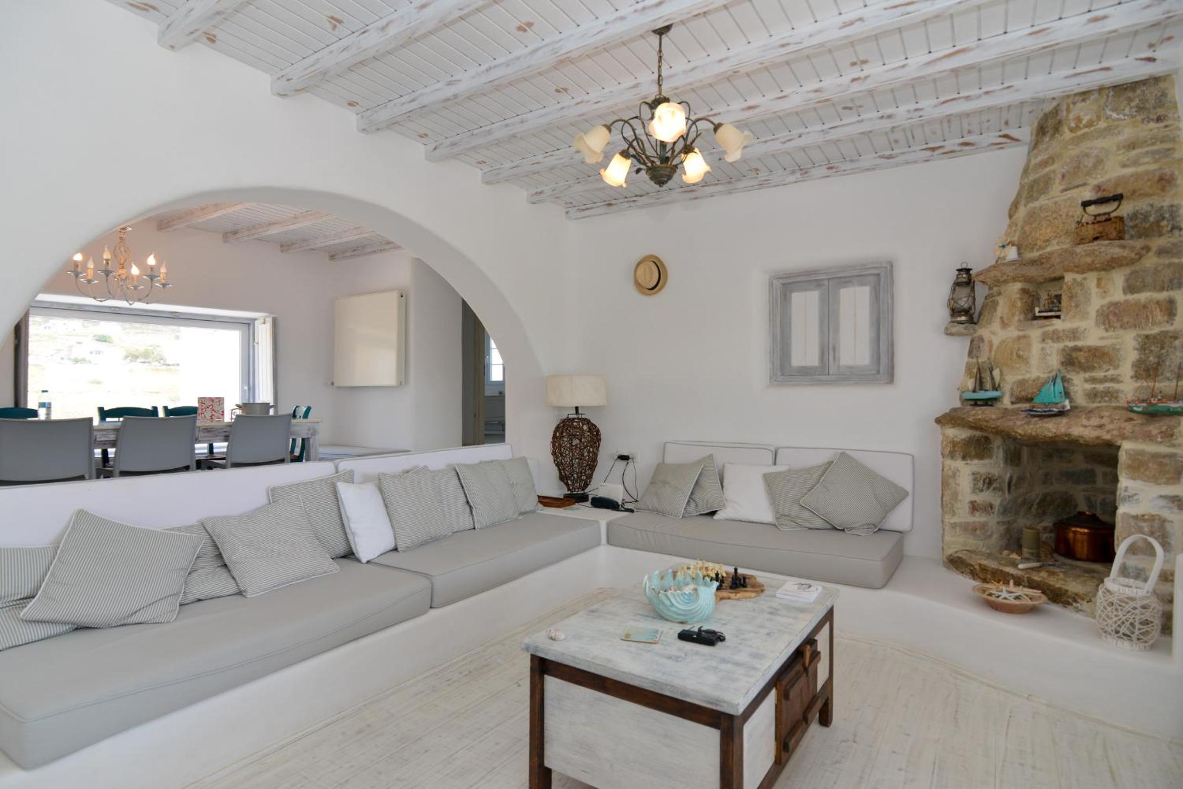 Villa photo 2