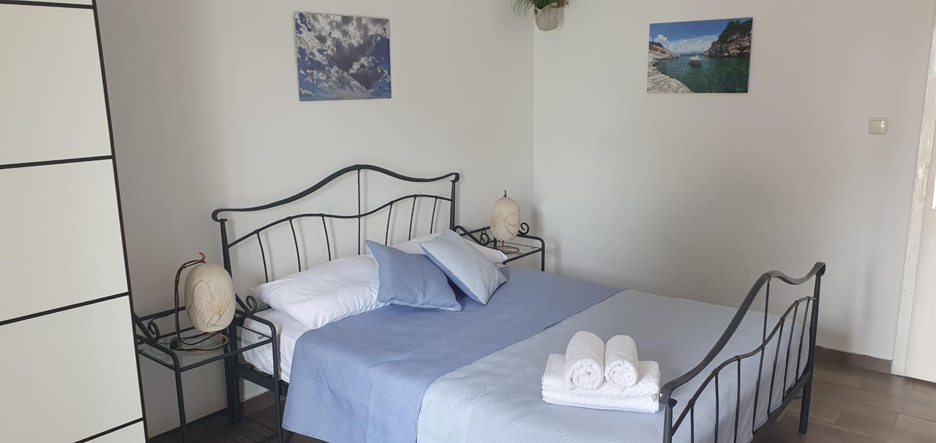One-Bedroom Apartment with Balcony and Sea View photo 1