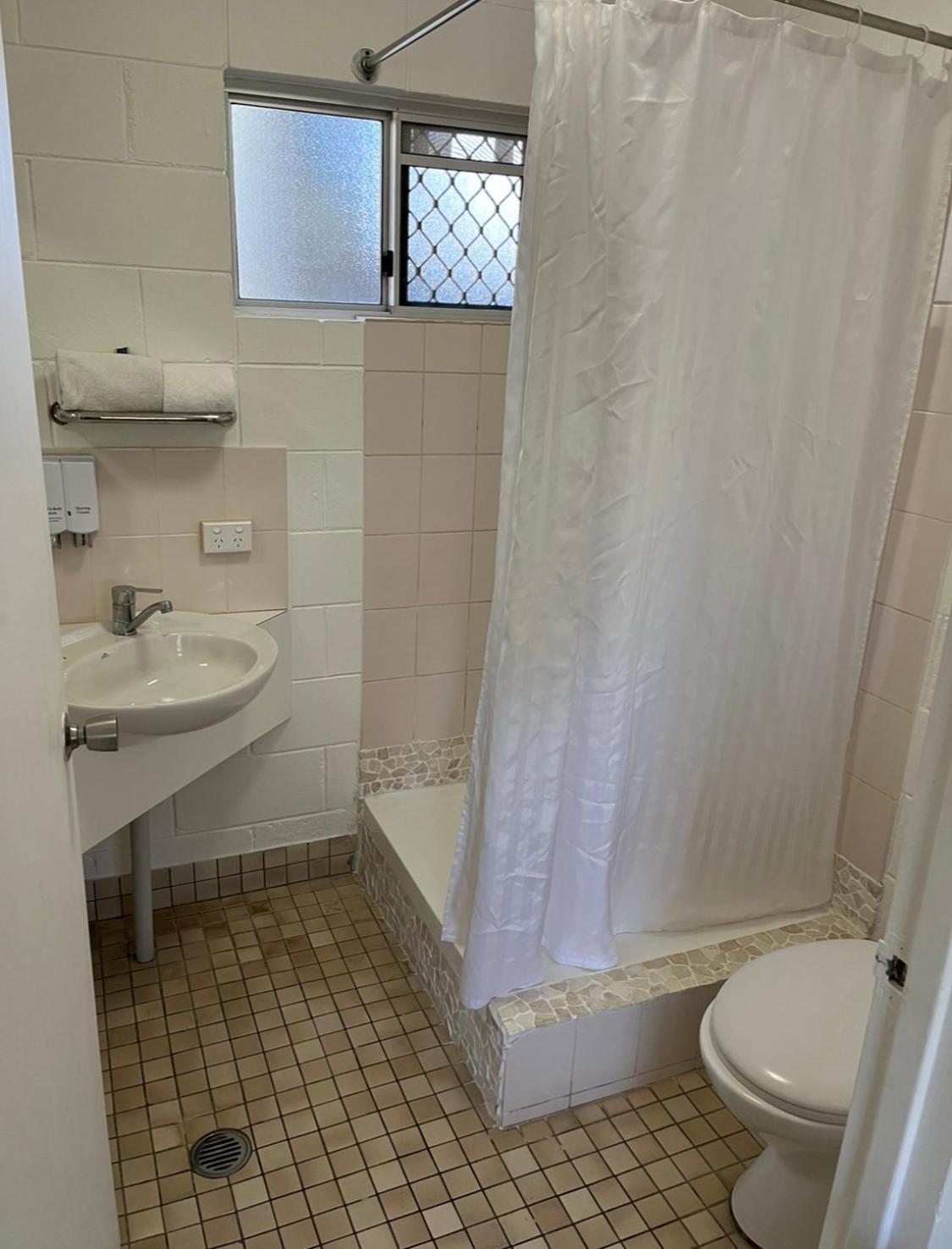 Standard Queen Room photo 2