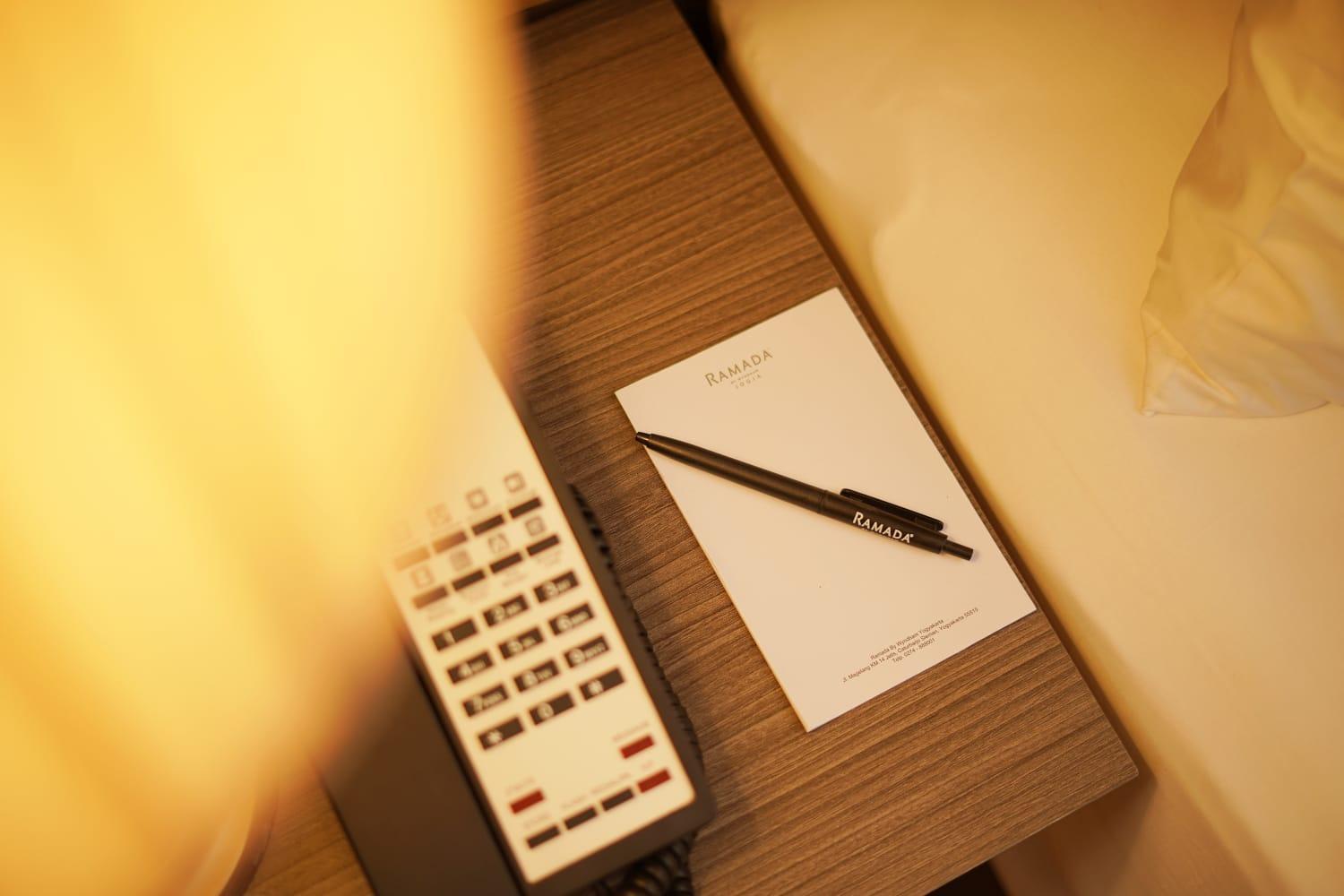 Deluxe King Room - Non-Smoking - Photo 5