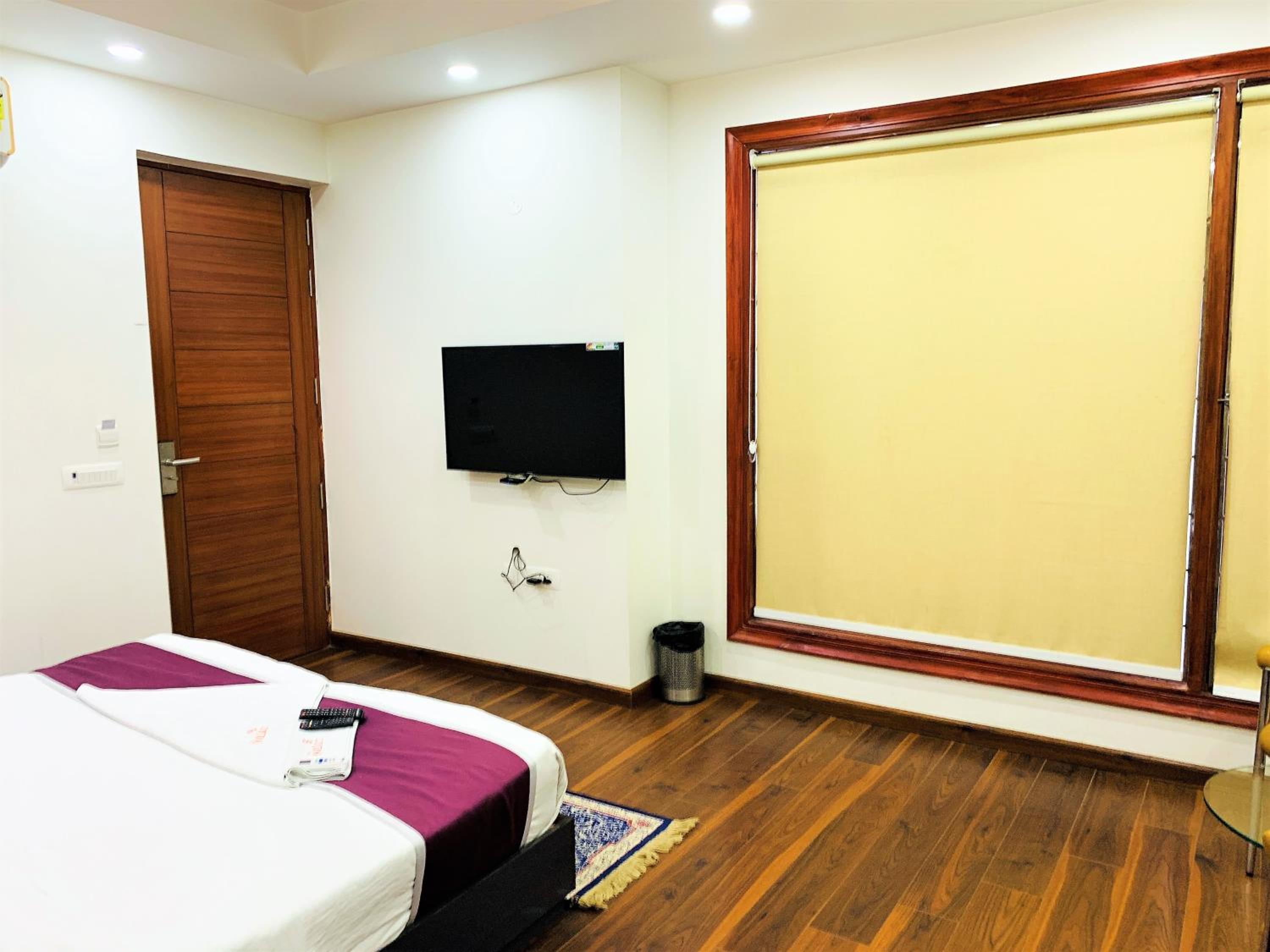 Deluxe Double Room with Balcony photo 3