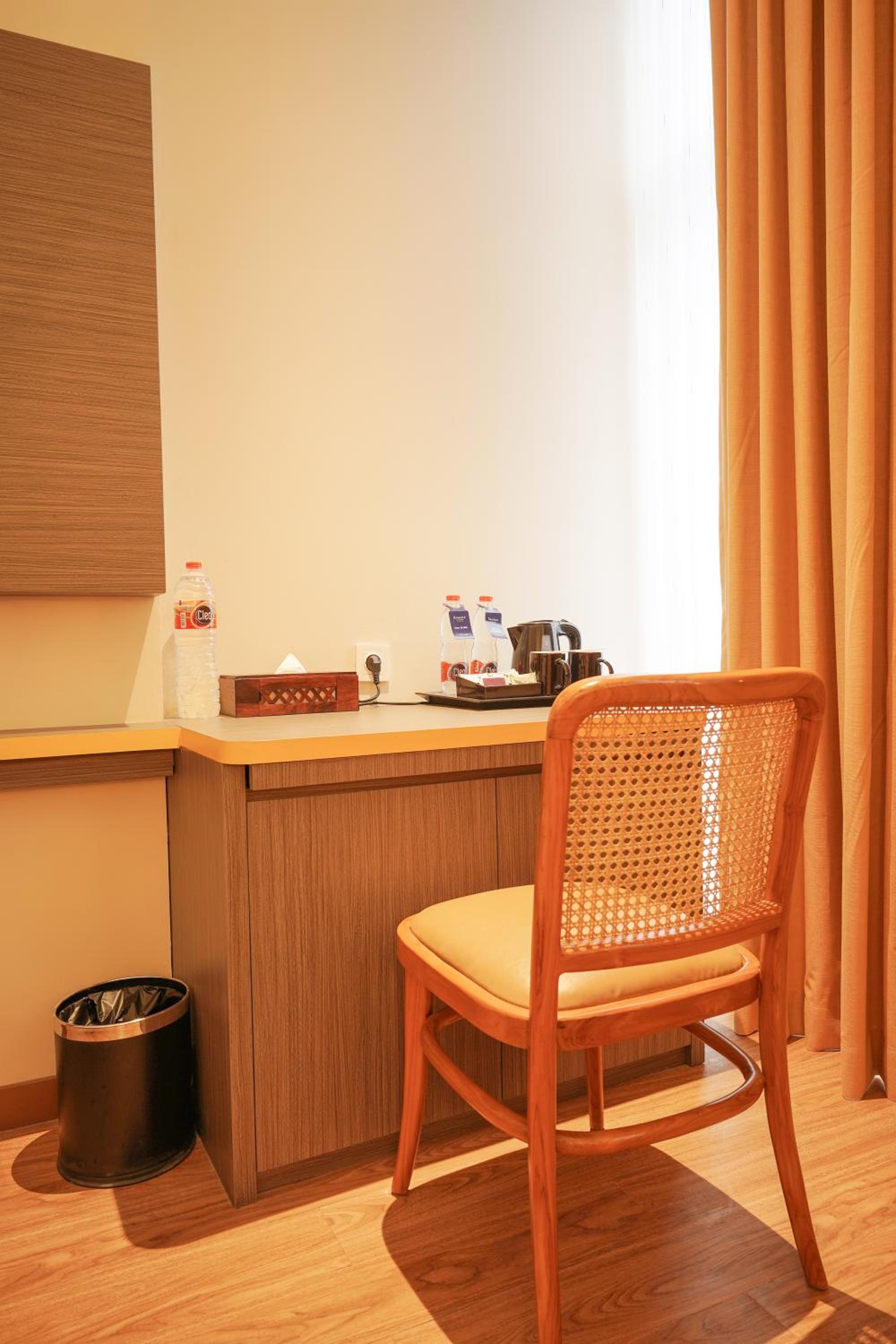 Deluxe Room with Two Single Beds, Non-Smoking - Photo 6