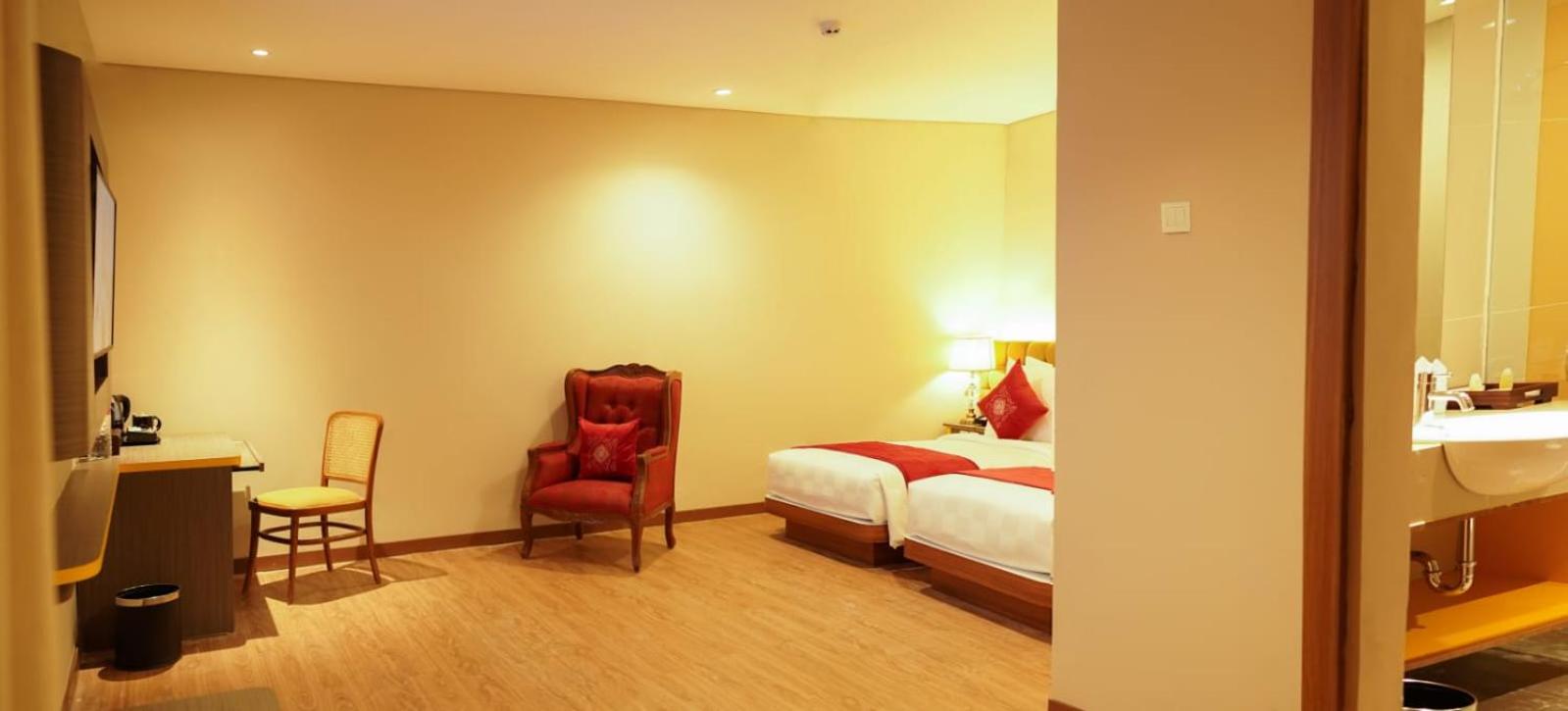 Suite with Two Single Beds, Non-Smoking - Photo 4