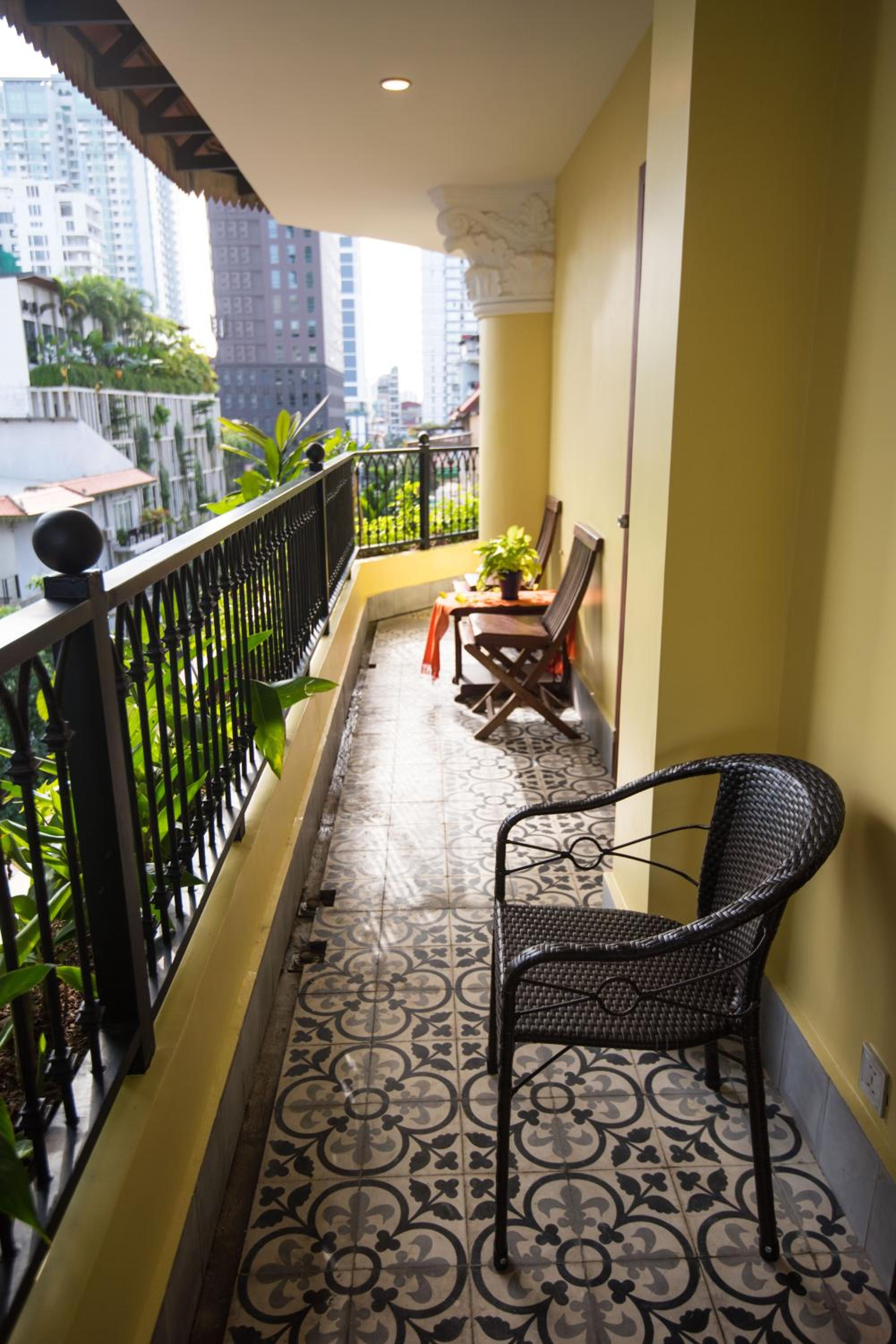 Family Room with Balcony photo 3