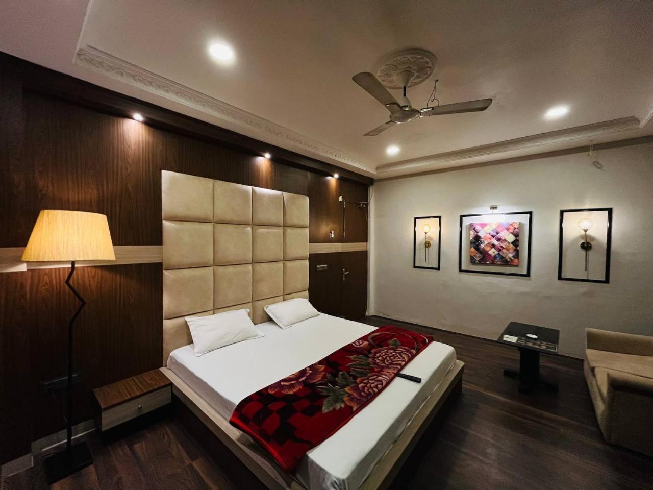 Deluxe Double or Twin Room - Photo 10