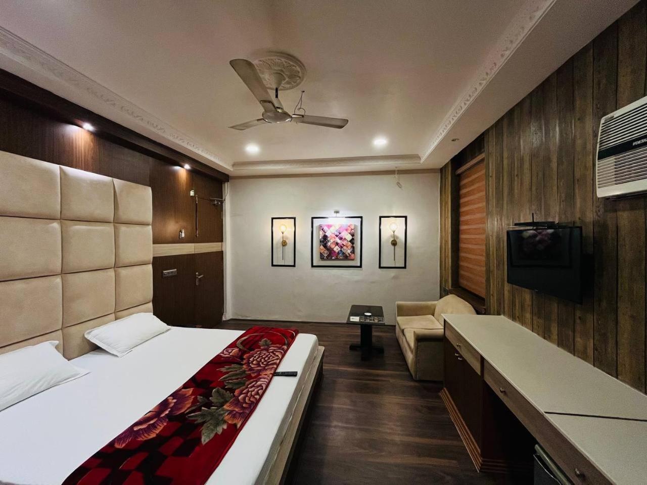 Deluxe Double or Twin Room - Photo 9