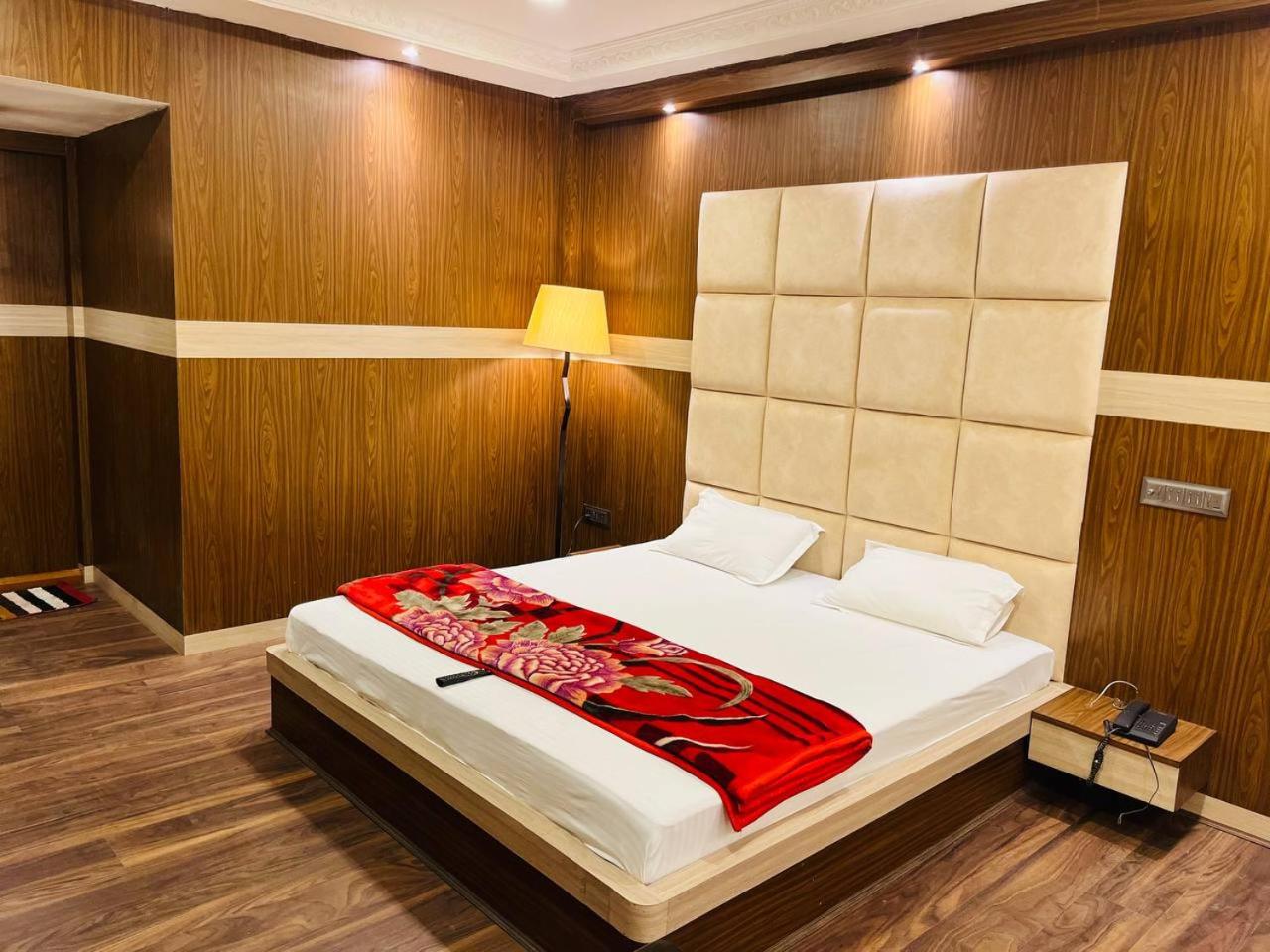 Deluxe Double or Twin Room - Photo 8
