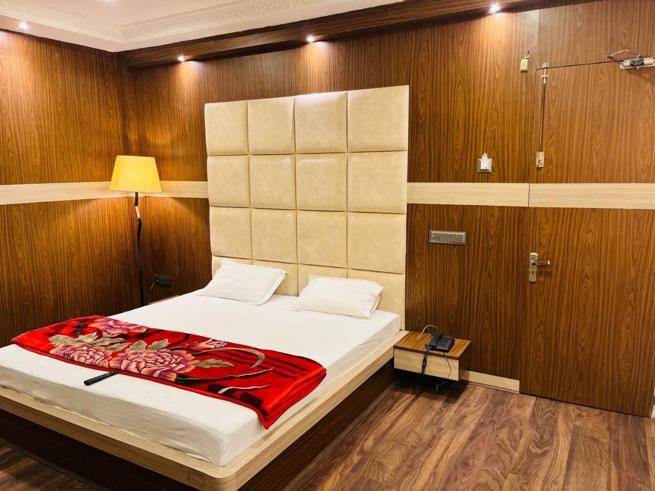 Deluxe Double or Twin Room - Photo 7