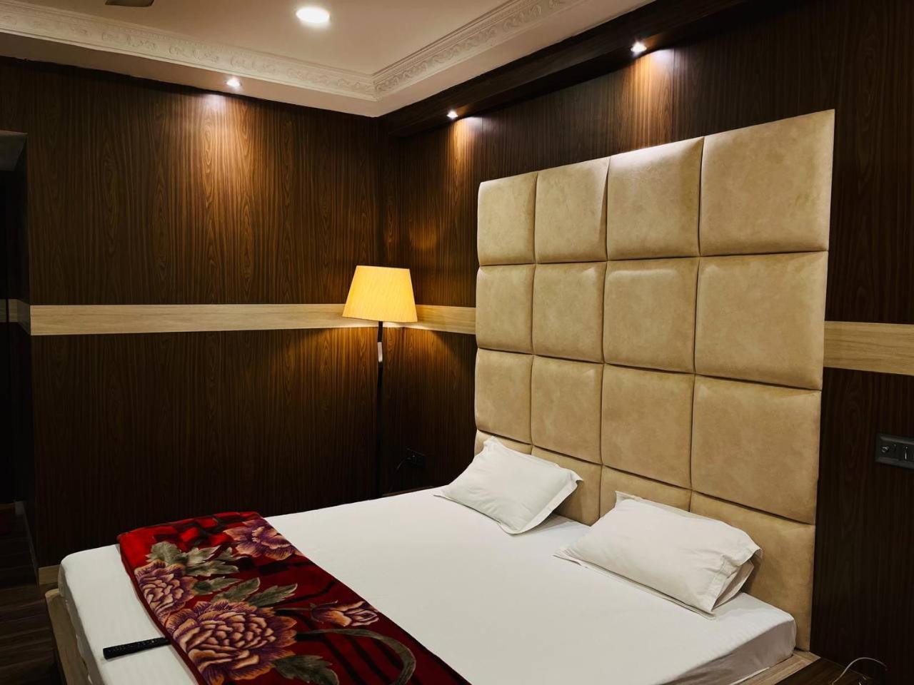 Deluxe Double or Twin Room - Photo 6