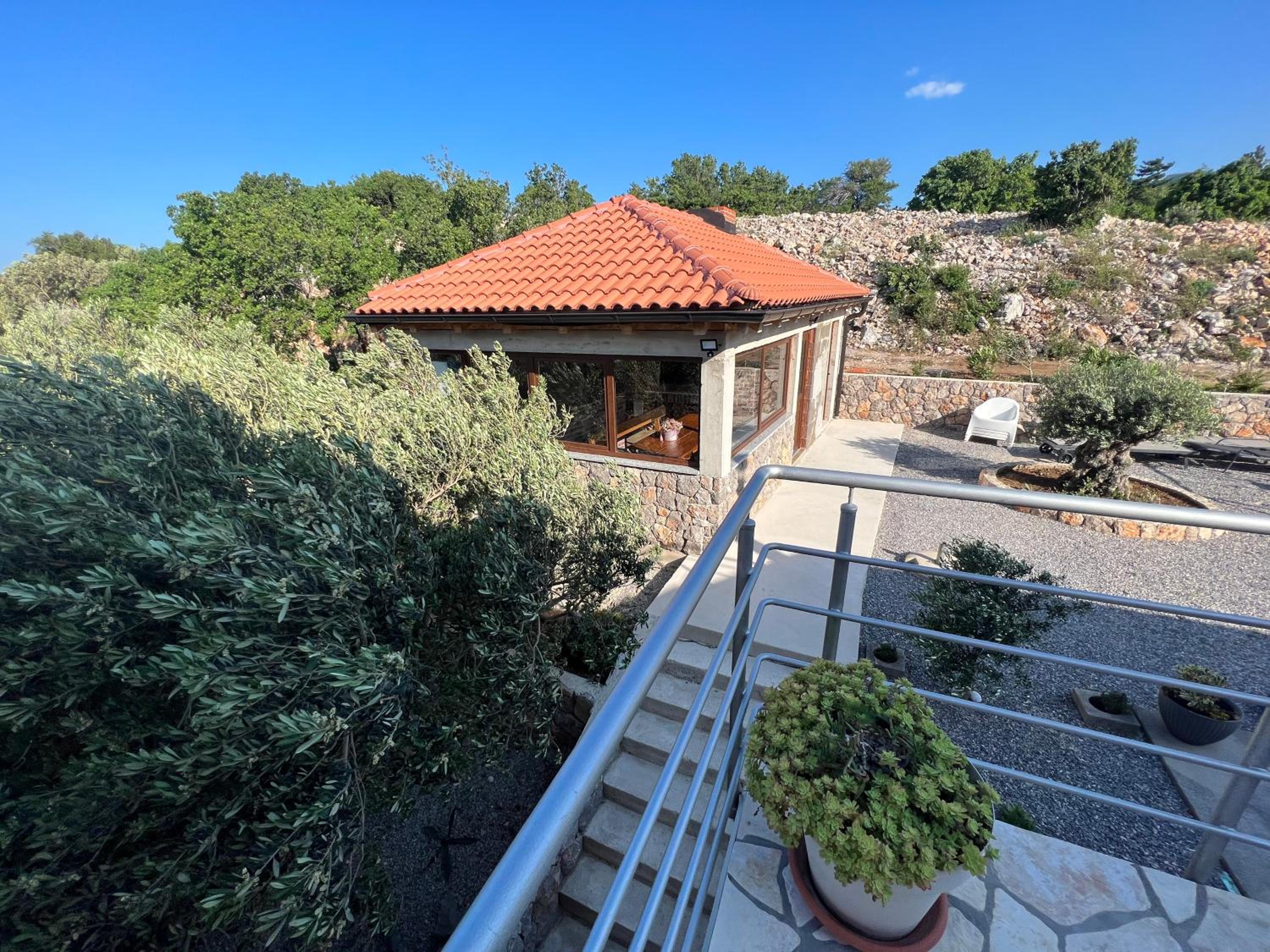 Three-Bedroom Apartment with Balcony and Sea View photo 2