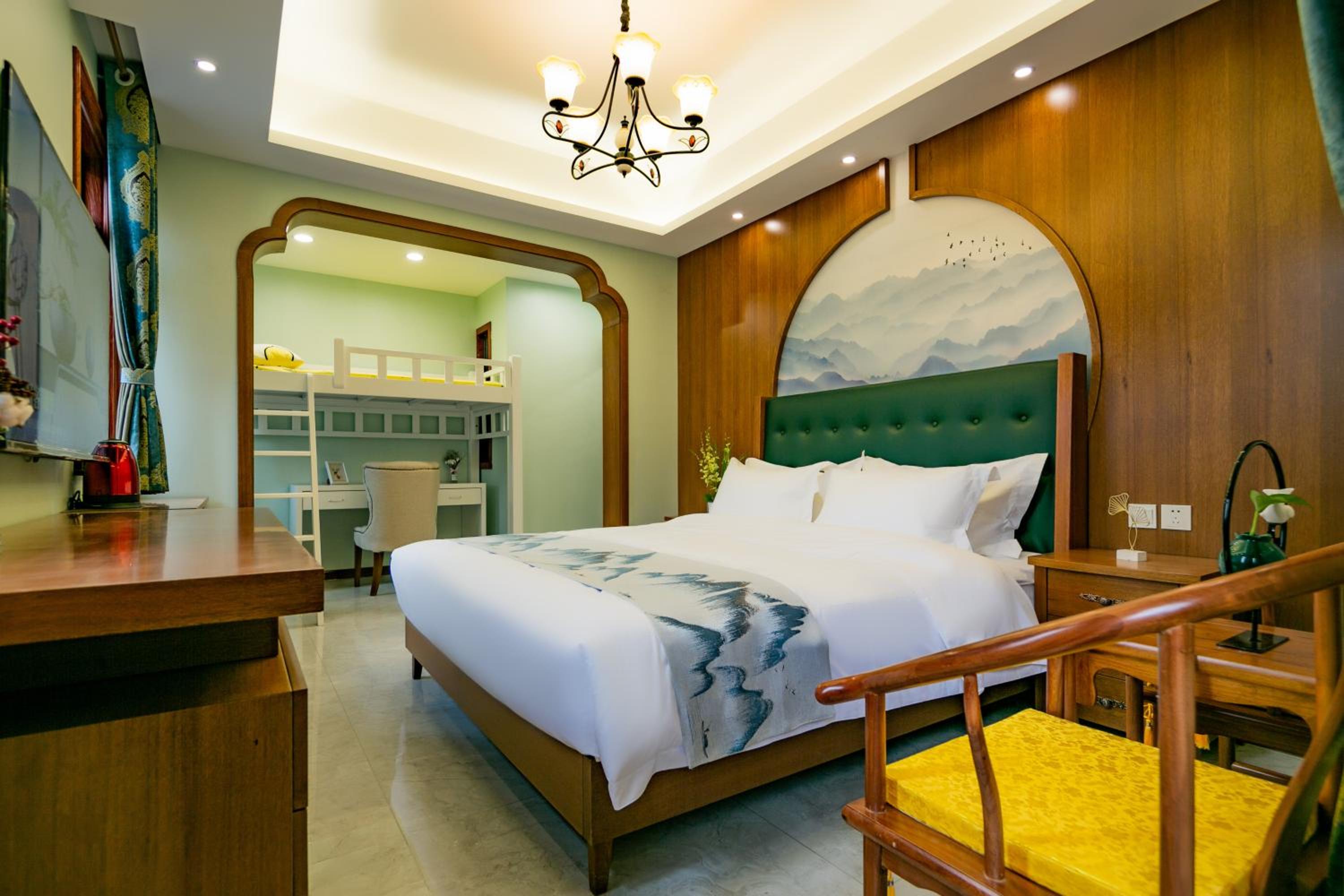 Deluxe Family Room