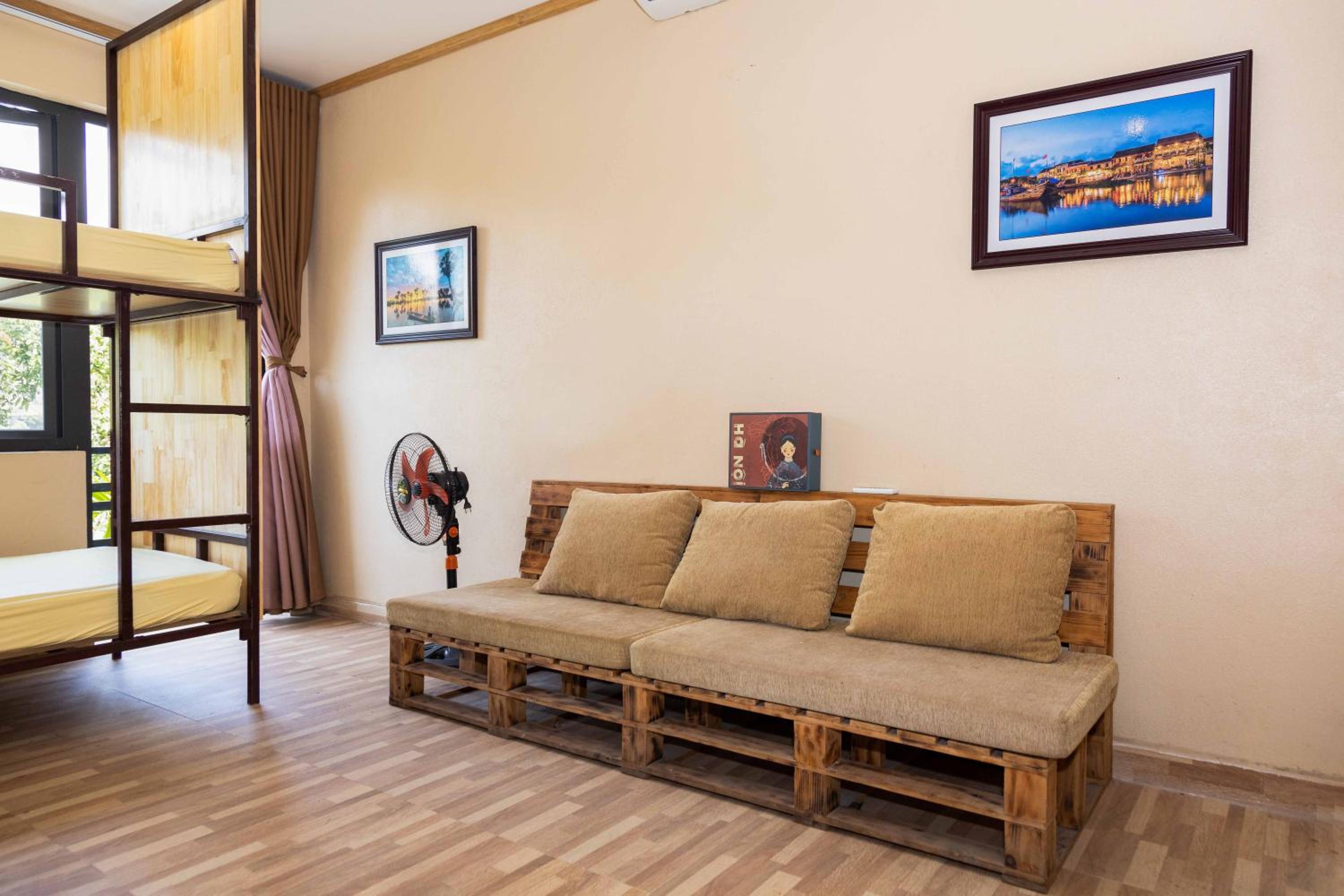 Bed in 8-Bed Dormitory Room photo 3