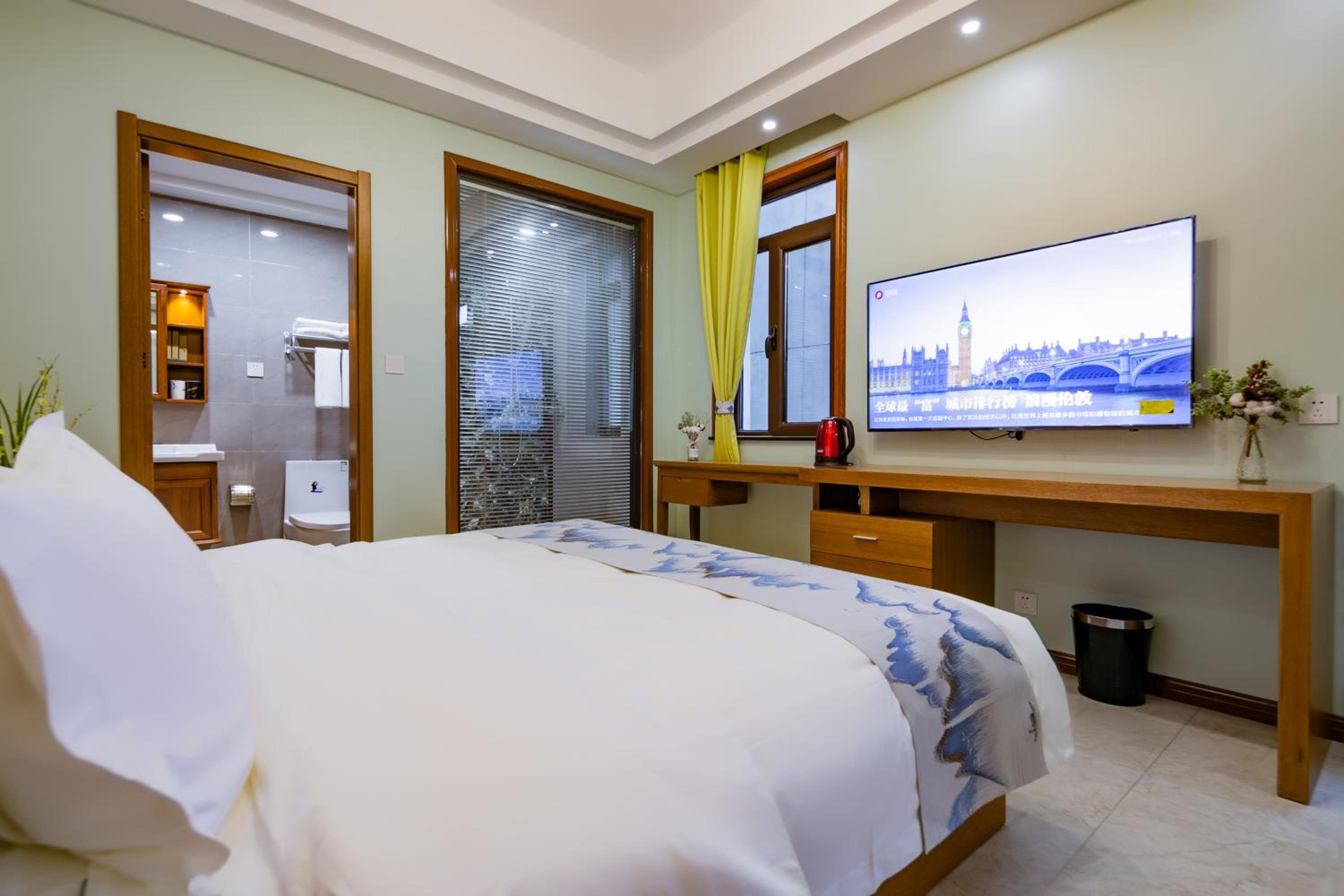 Deluxe Hemin King Room