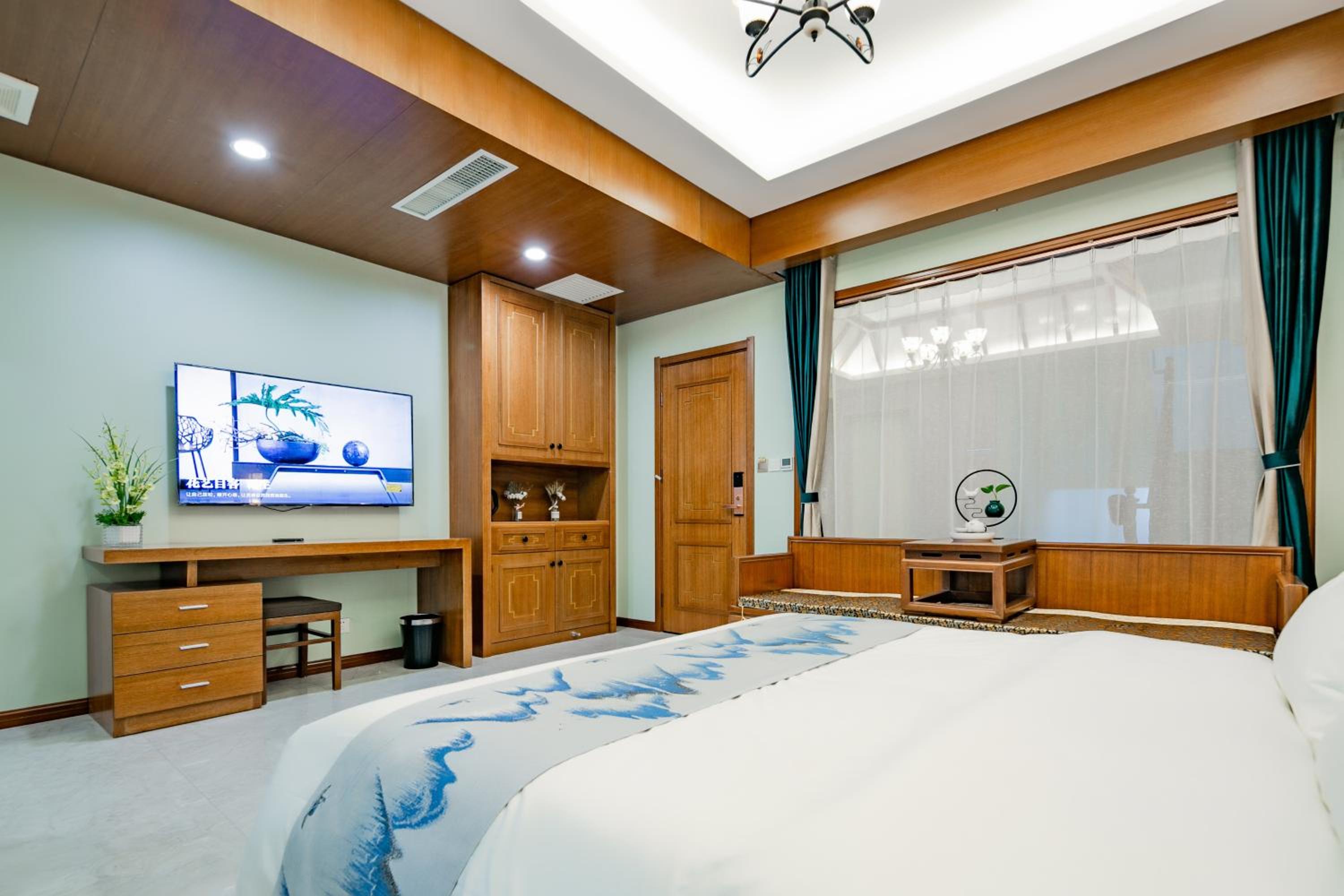 Deluxe Minxiang King Room