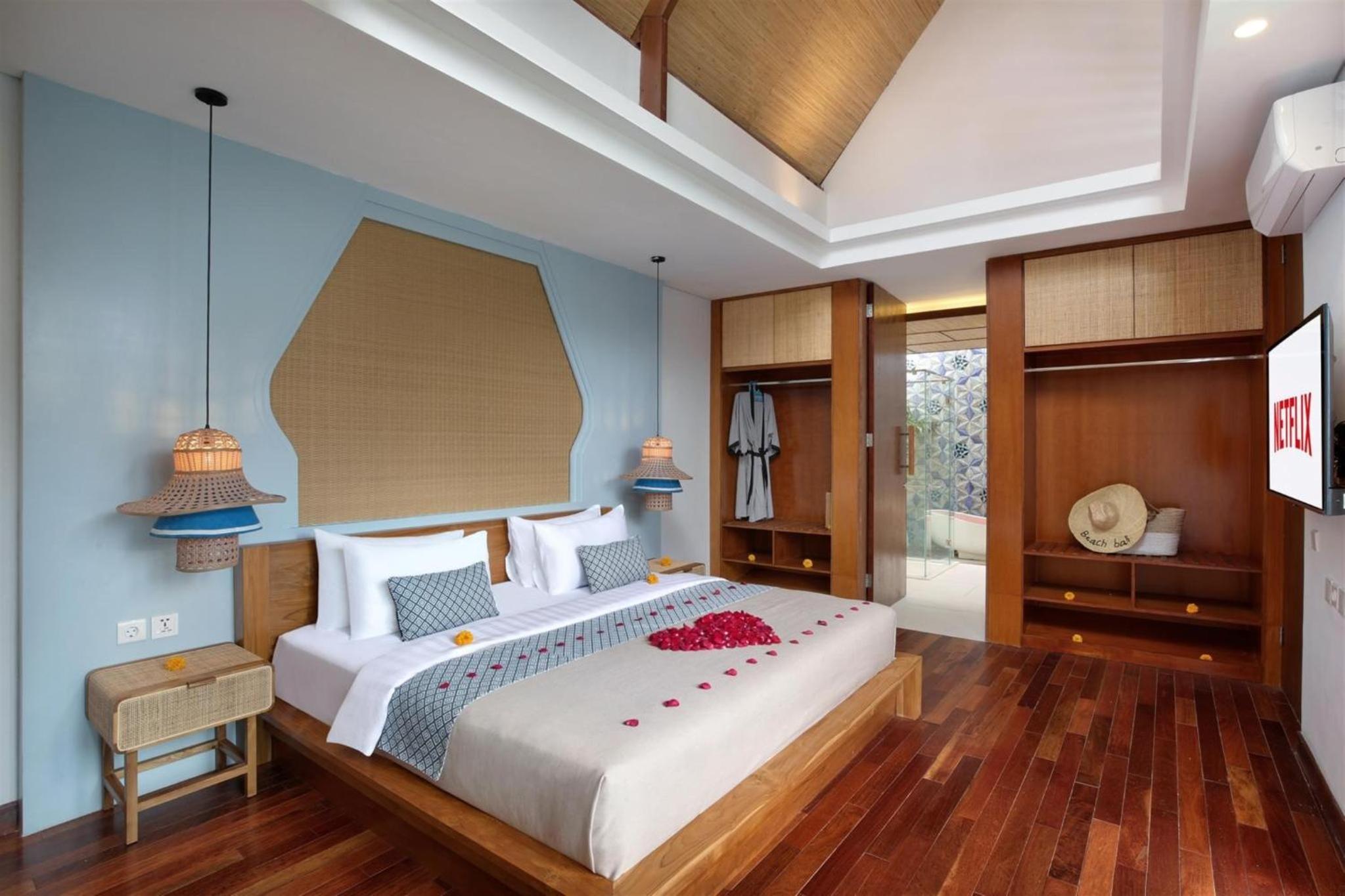 Two-Bedroom Villa - Photo 9