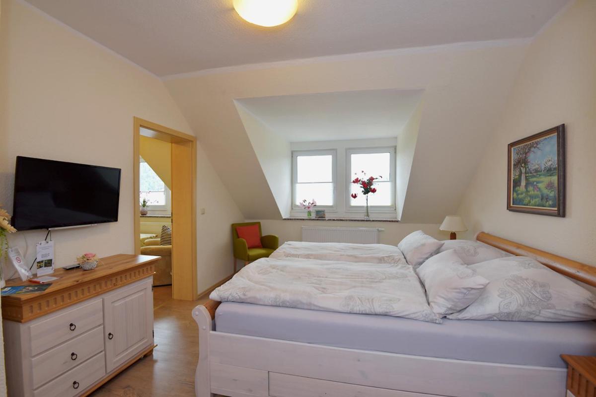 Deluxe Double Room with Shower photo 3