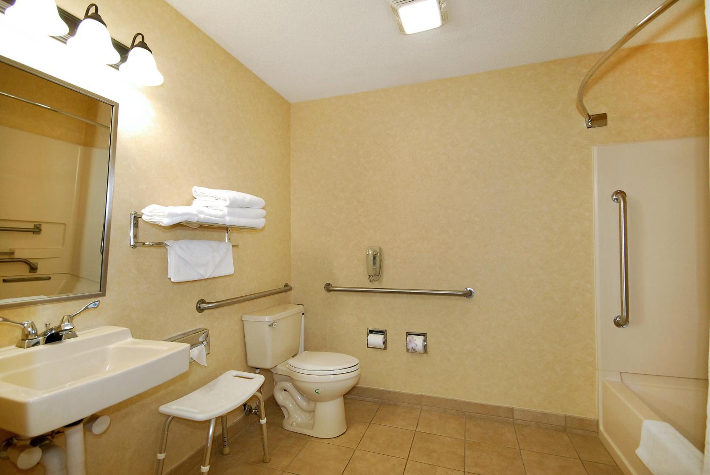 Queen Room - Disability Access - Photo 3