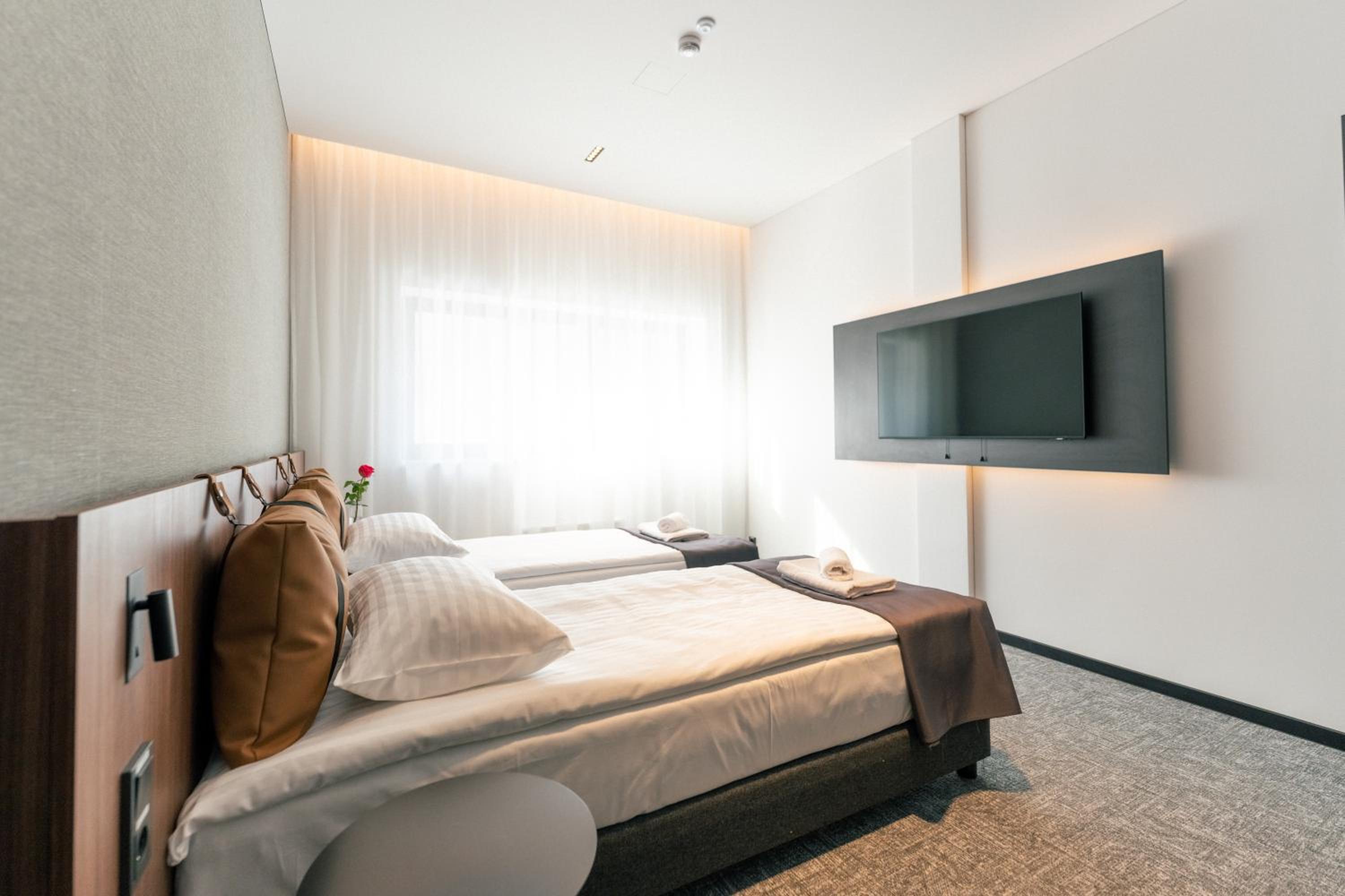 Standard Twin Room - Photo 4