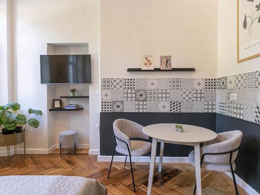 Studio Apartment photo 2