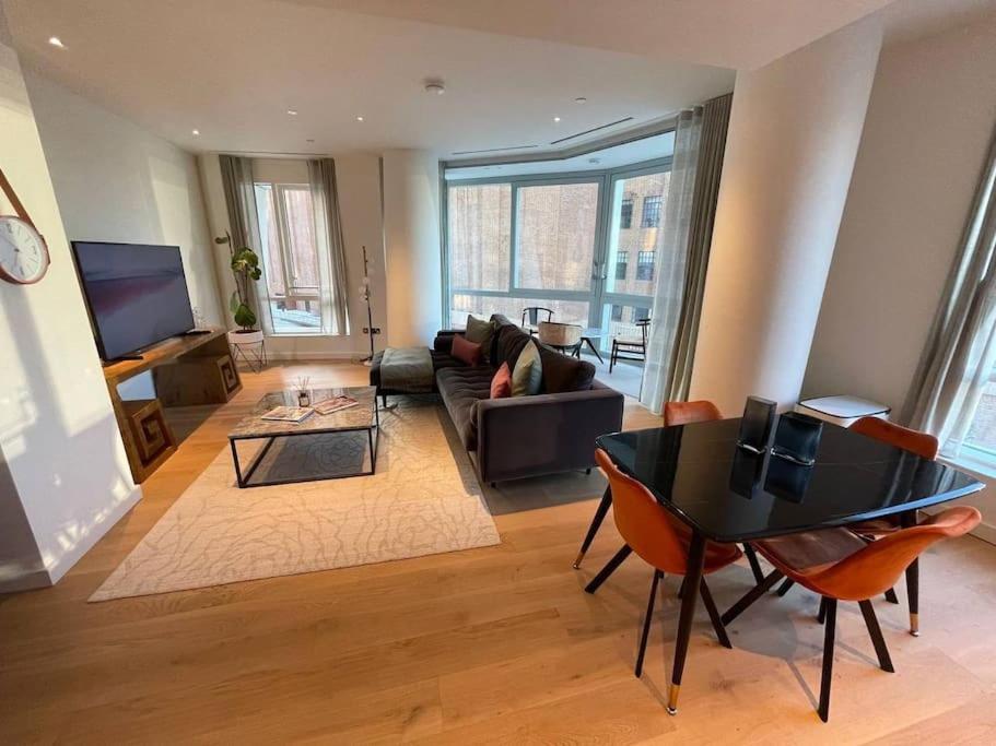 Three-Bedroom Apartment photo 1