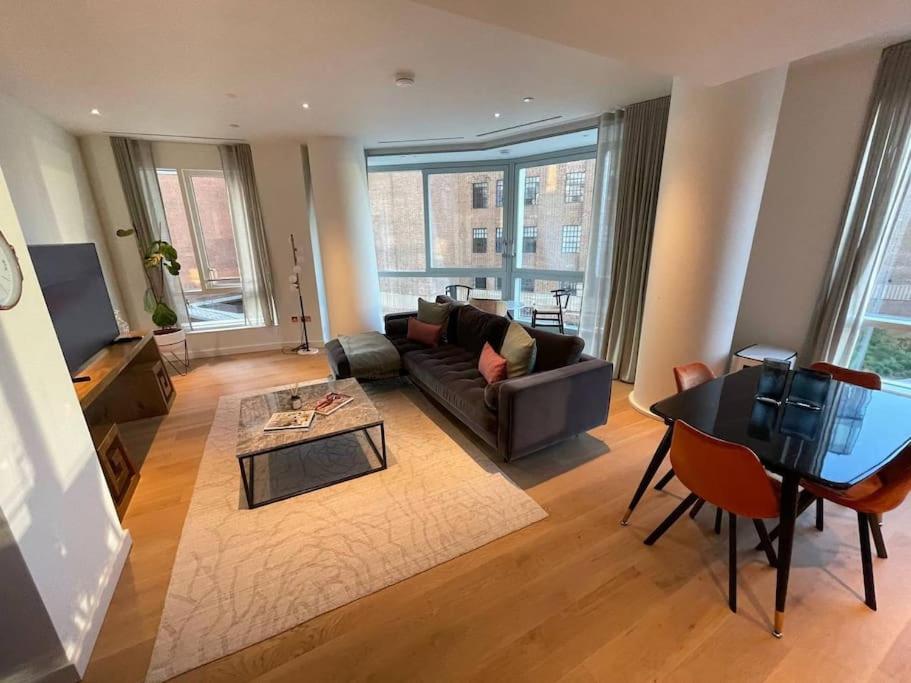 Three-Bedroom Apartment photo 3