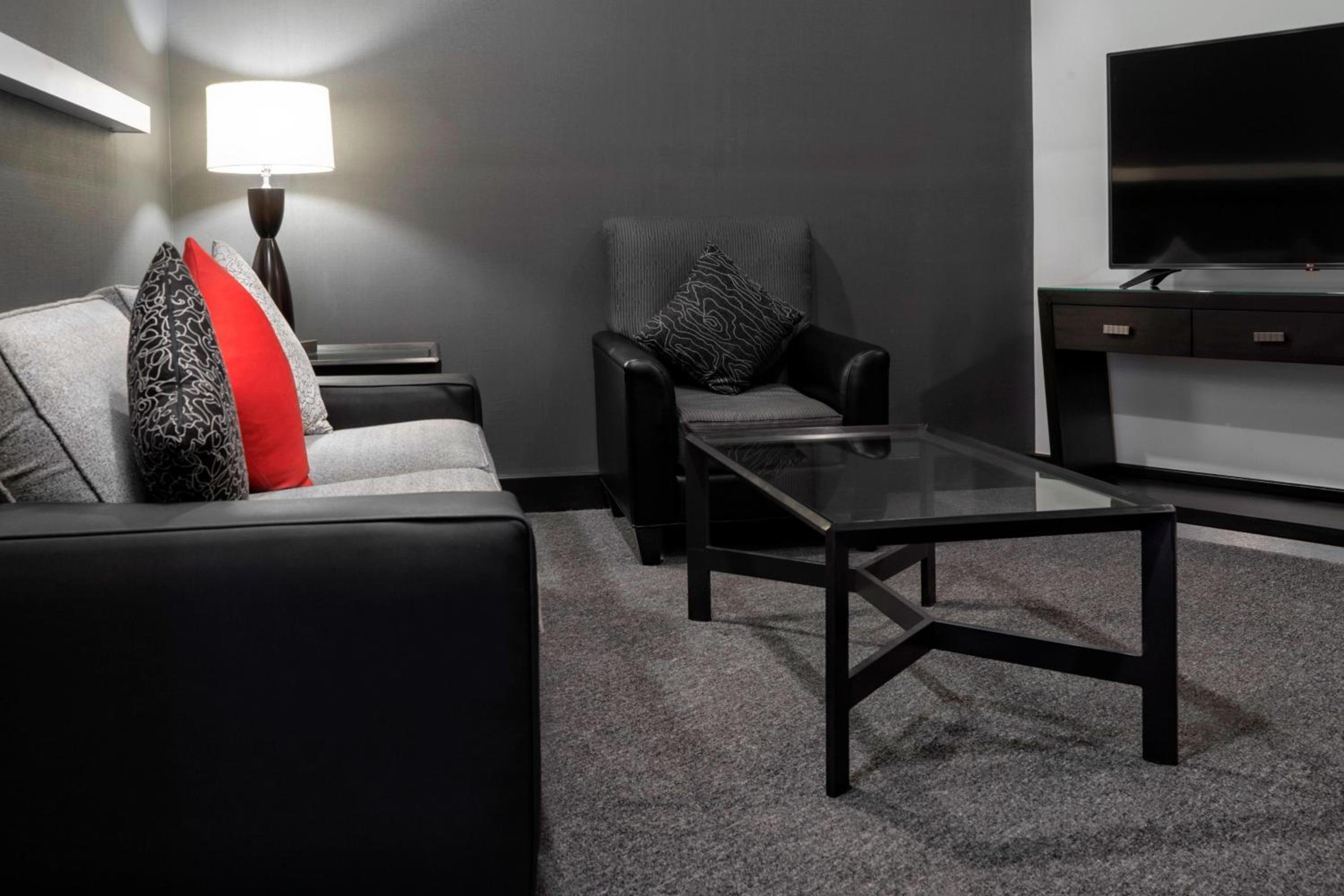 Master Suite, 1 Bedroom Executive Suite, 1 King, Sofa bed photo 1