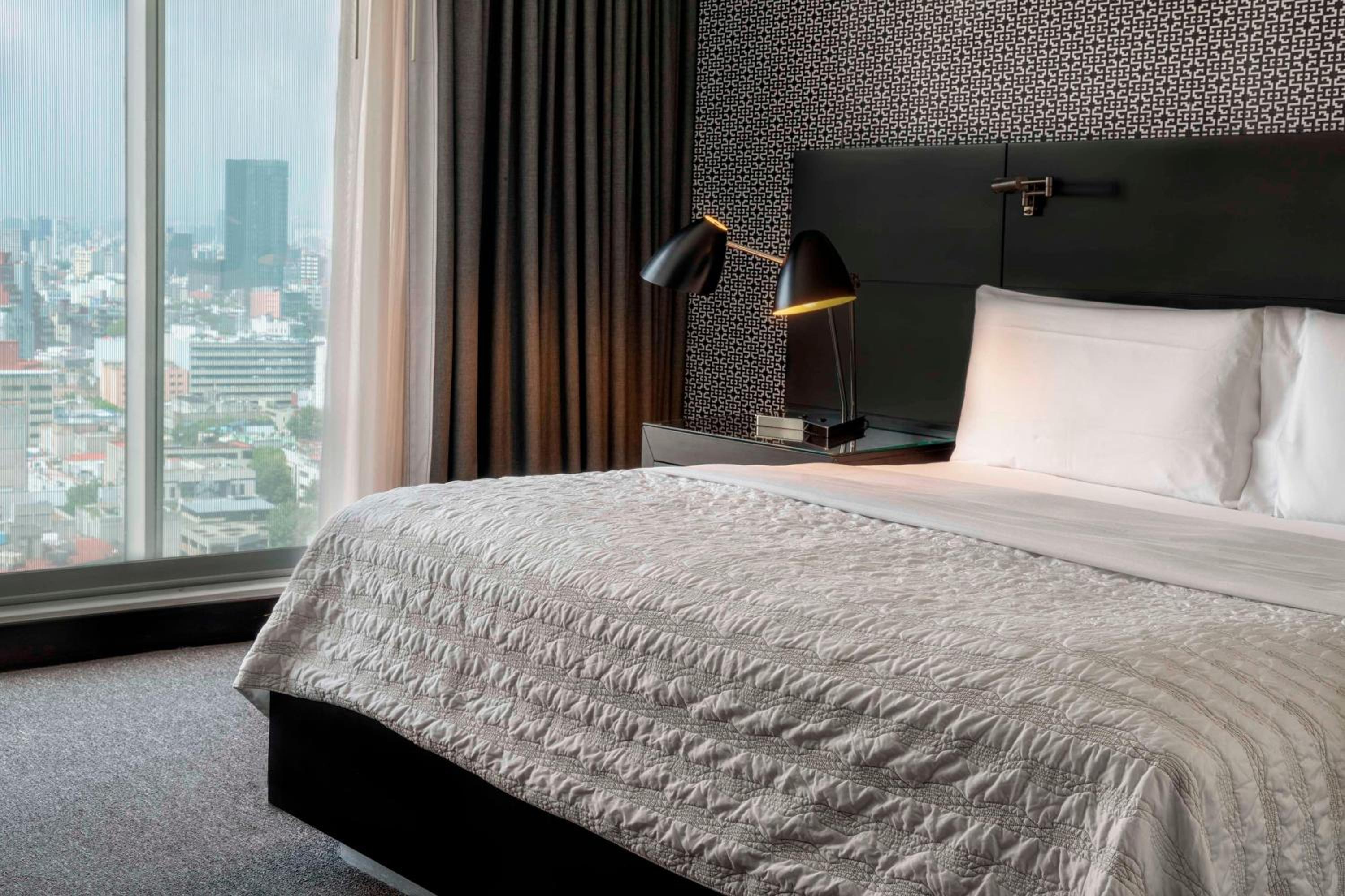 Superior Suite, 1 Bedroom Suite, 1 King, Sofa bed, City view photo 3