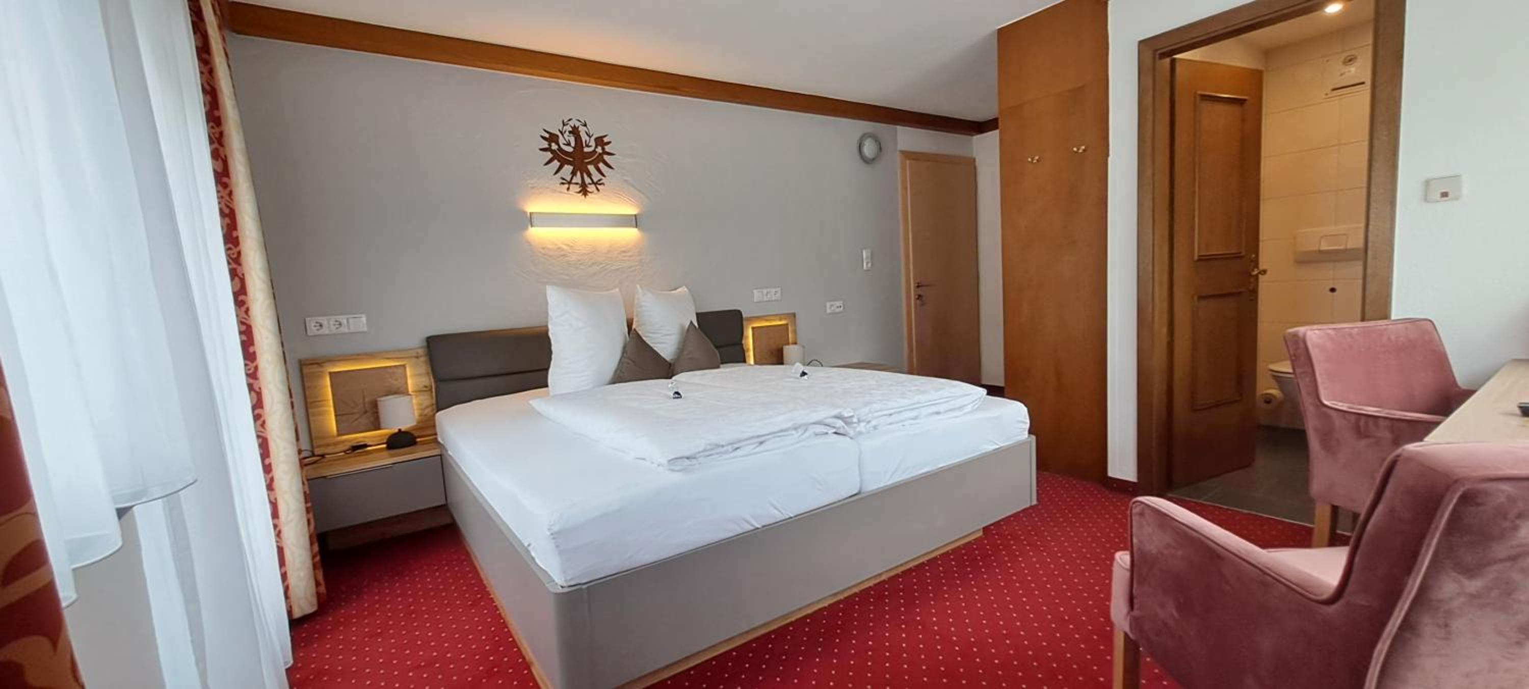 Three-Bedroom Apartment photo 1