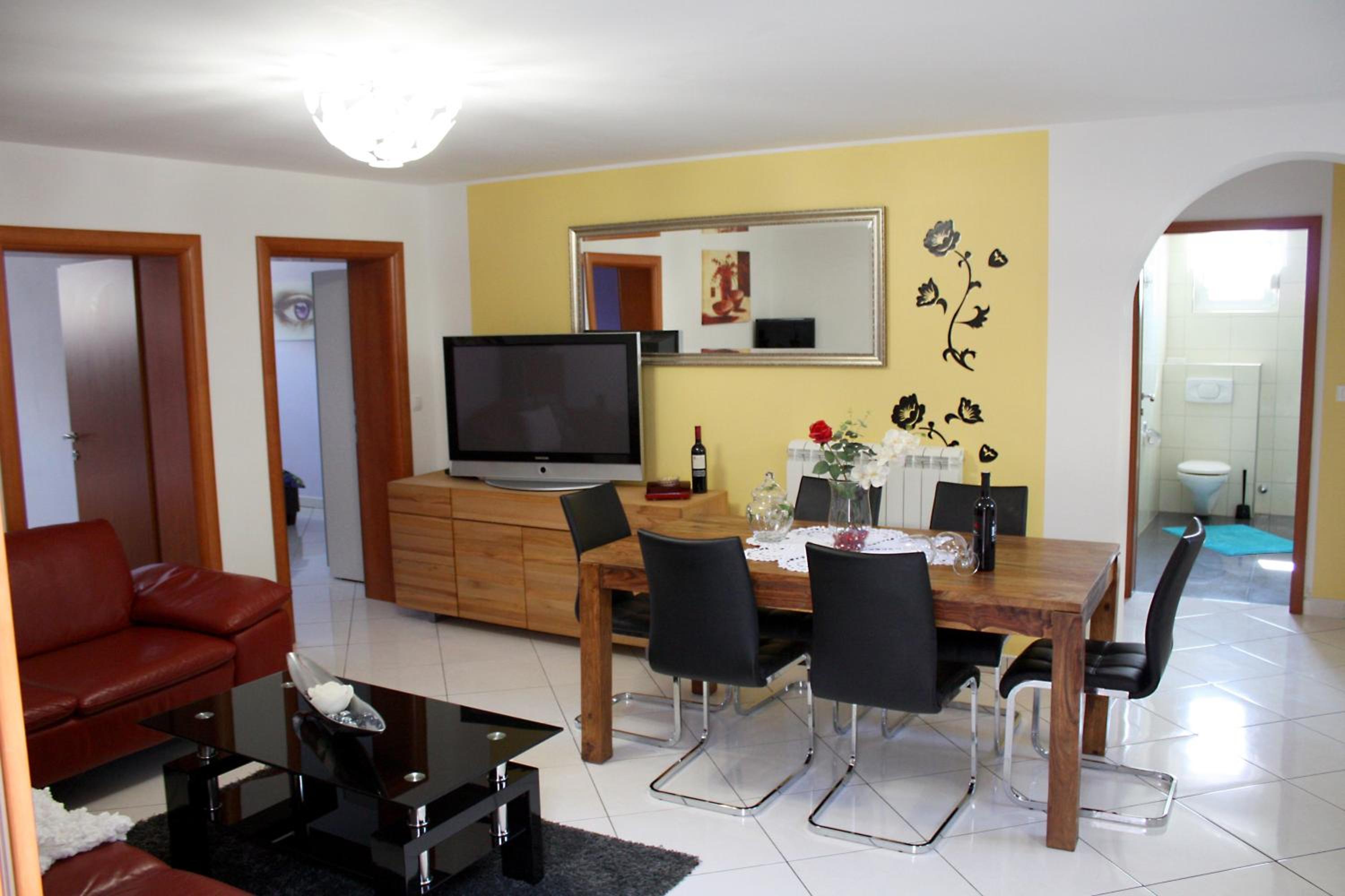 Three-Bedroom Apartment photo 2