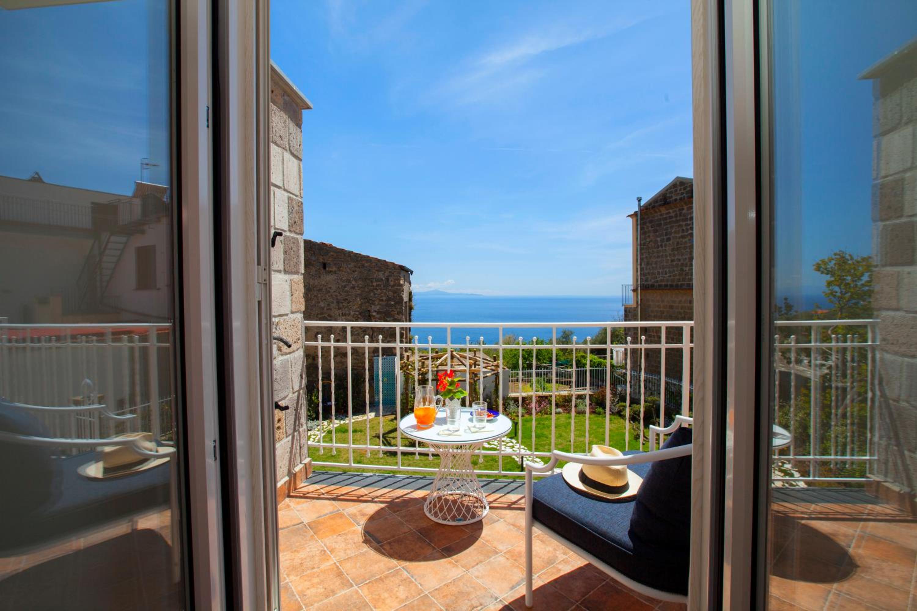 King Room with Sea View - Photo 5