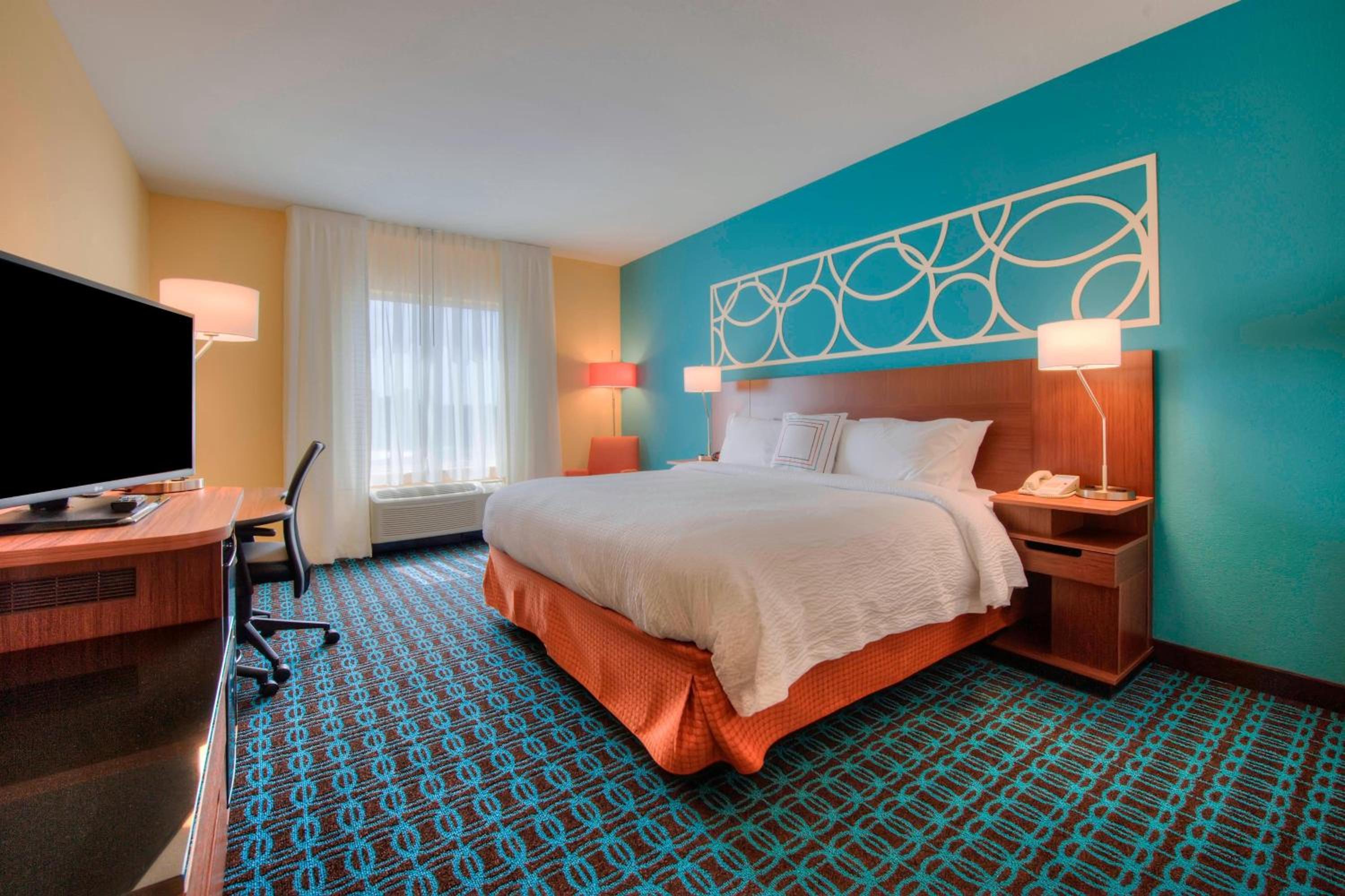 King Room with Adapted Tub - Mobility Accessible