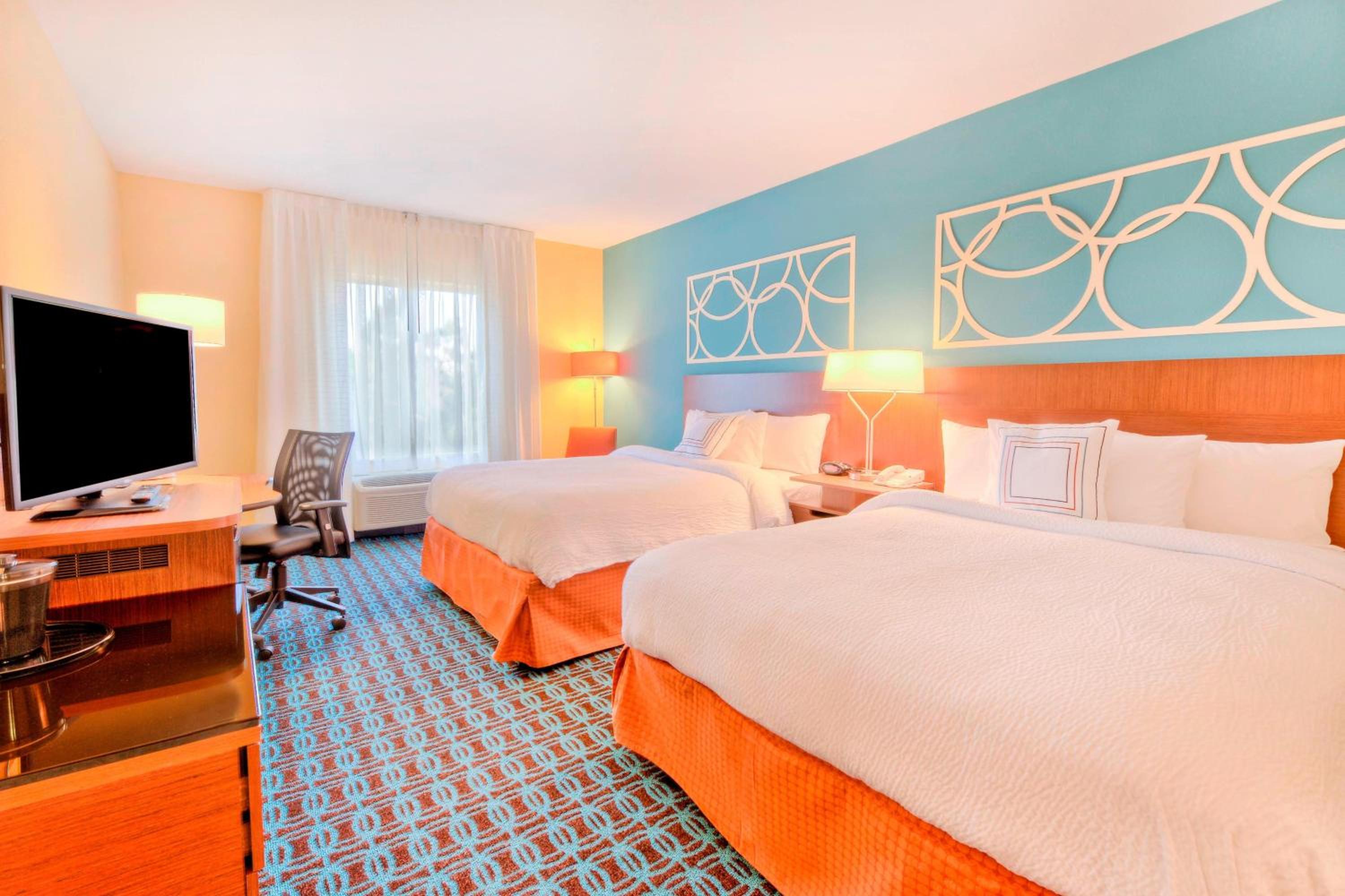 Queen Room with Two Queen Beds - Hearing Accessible
