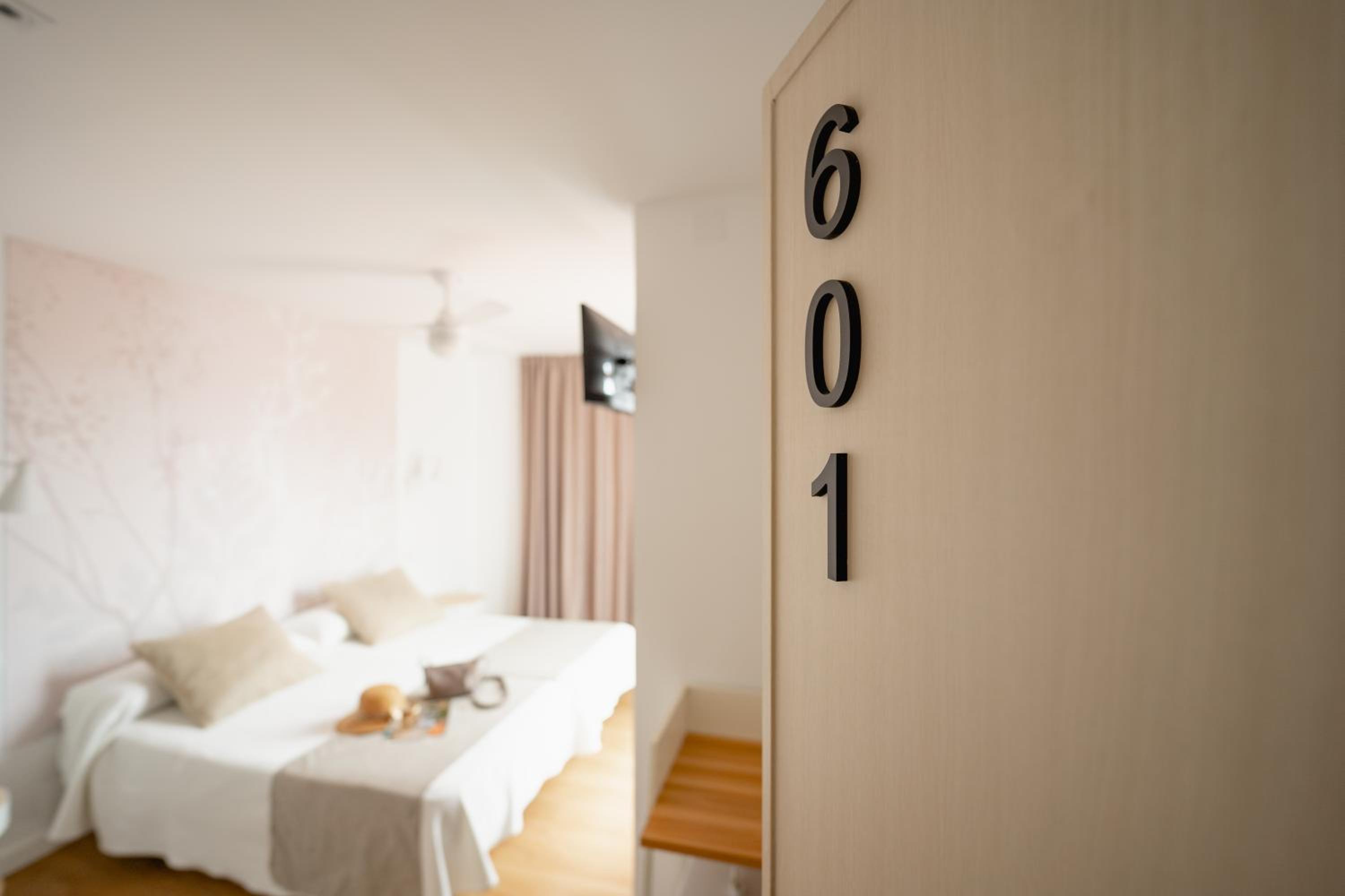 Superior Double or Twin Room with Terrace - Photo 3