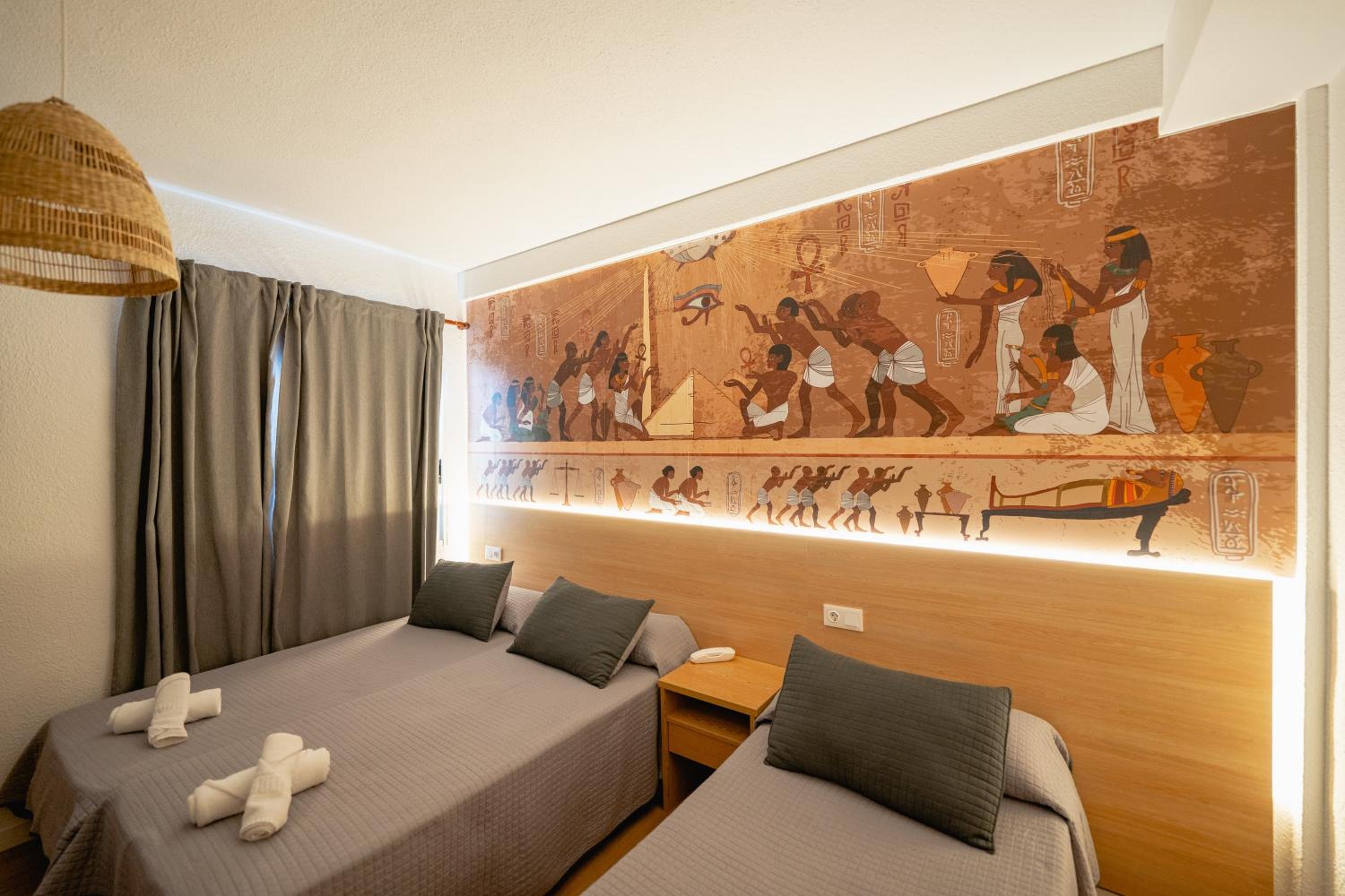 Family Room with Terrace - Photo 2