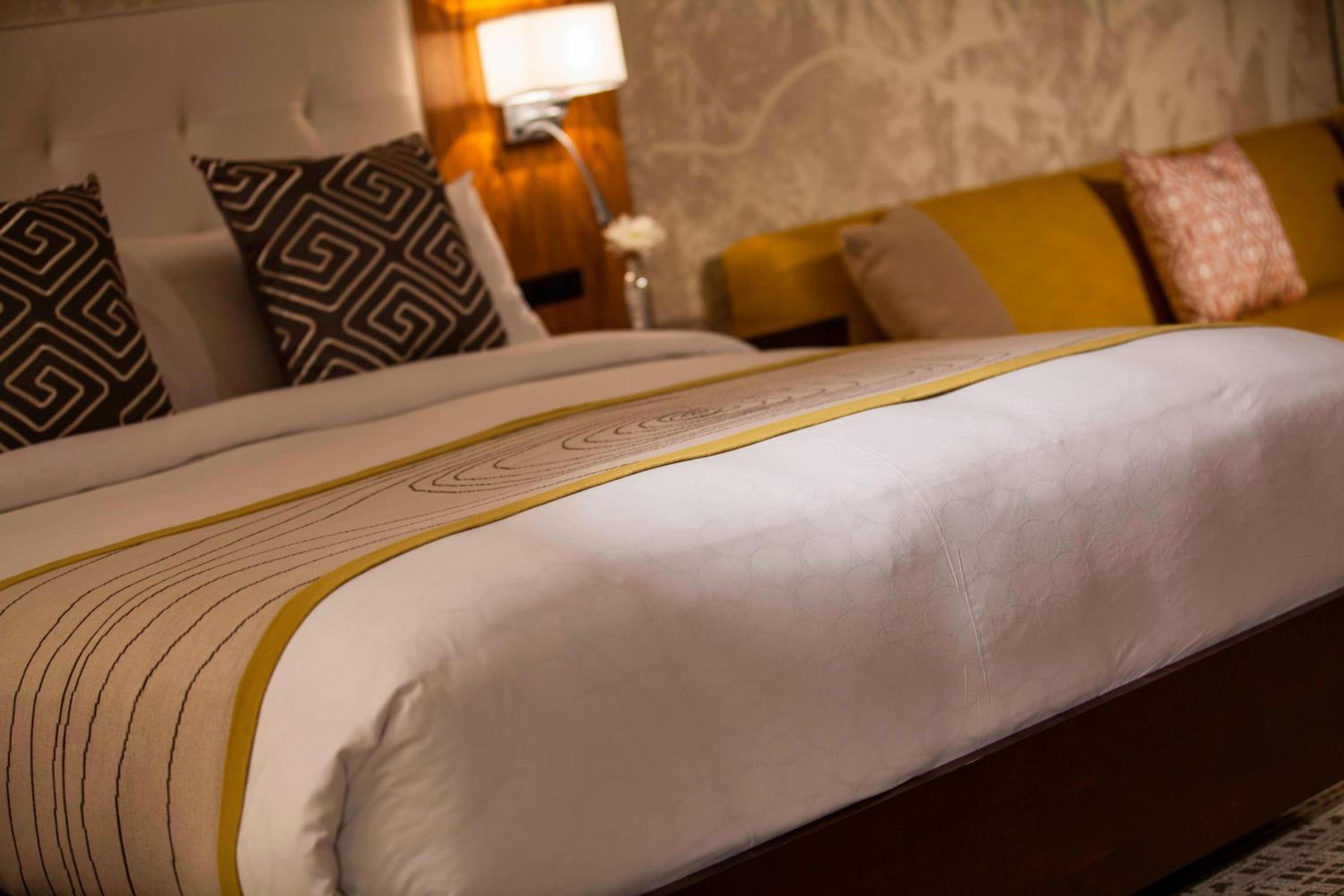 Deluxe One King or Two Queen Room photo 1
