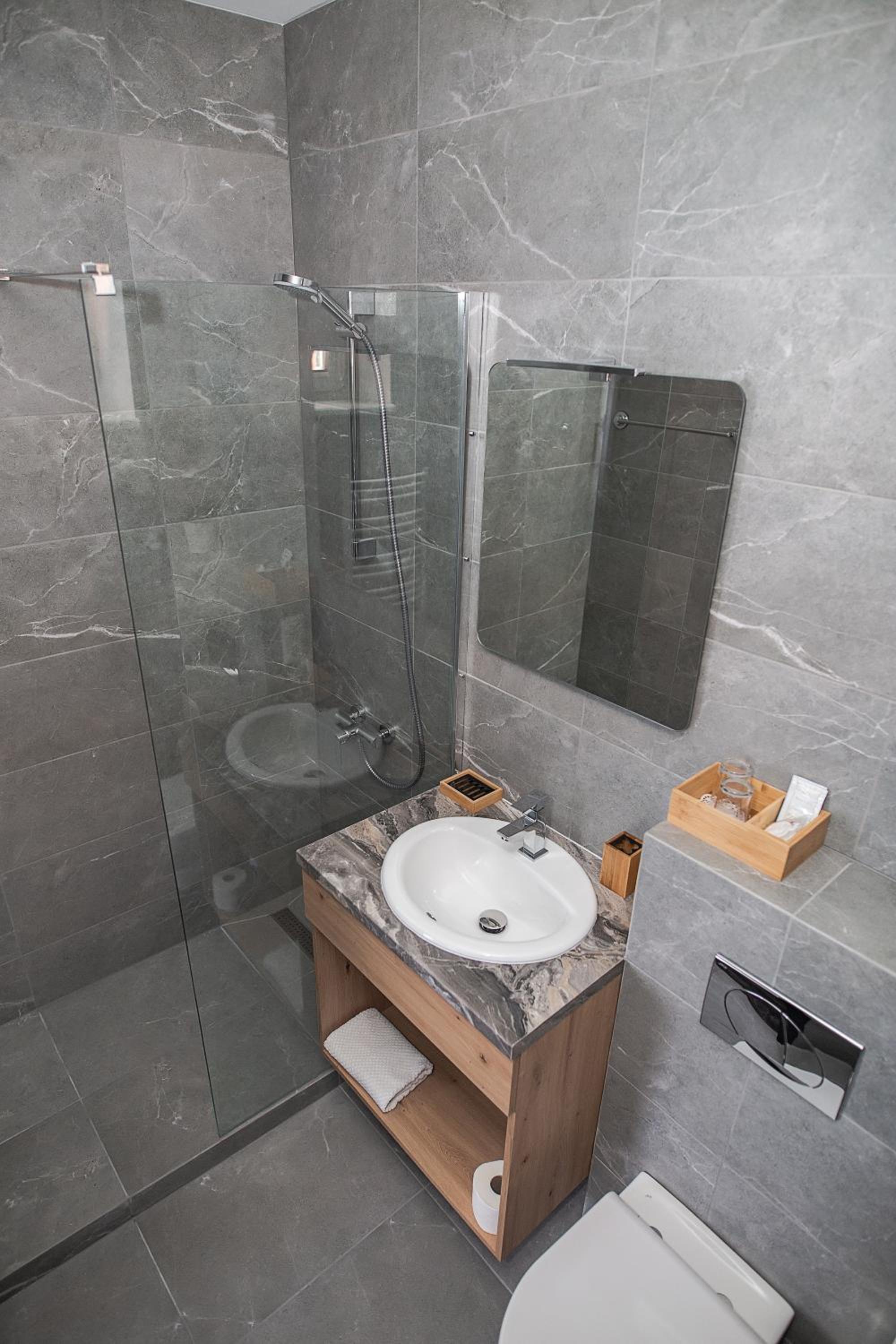 Suite - Photo 10