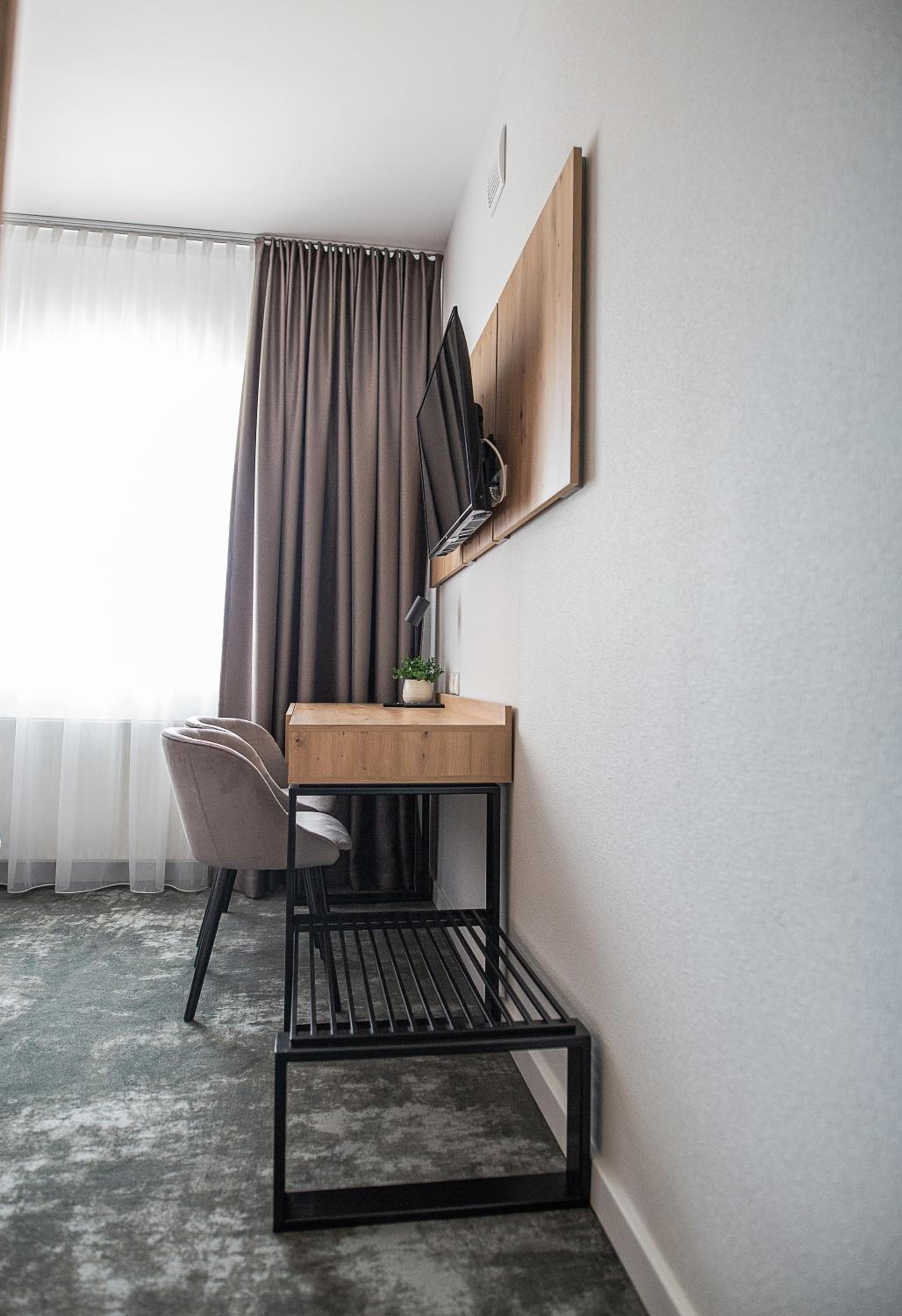Suite - Photo 1