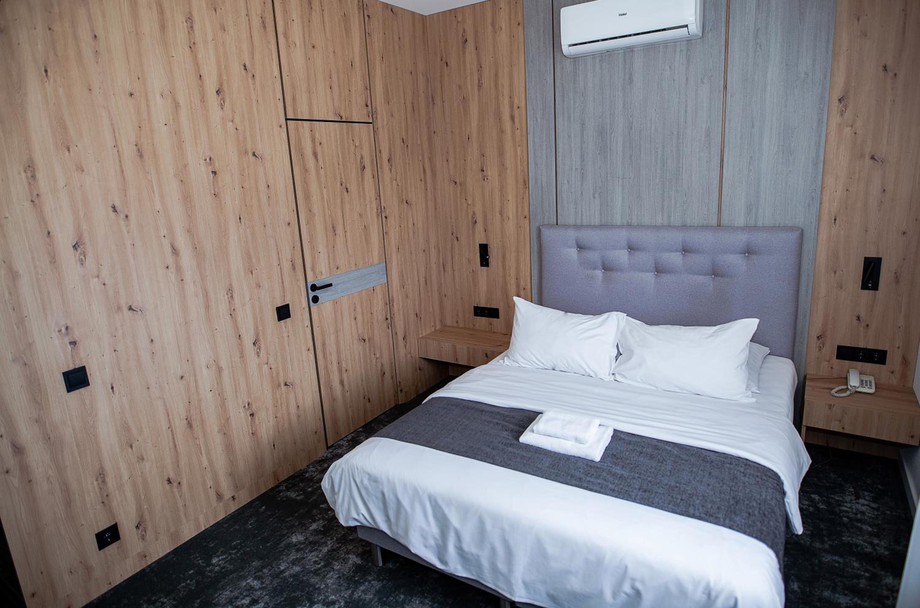 Suite - Photo 9