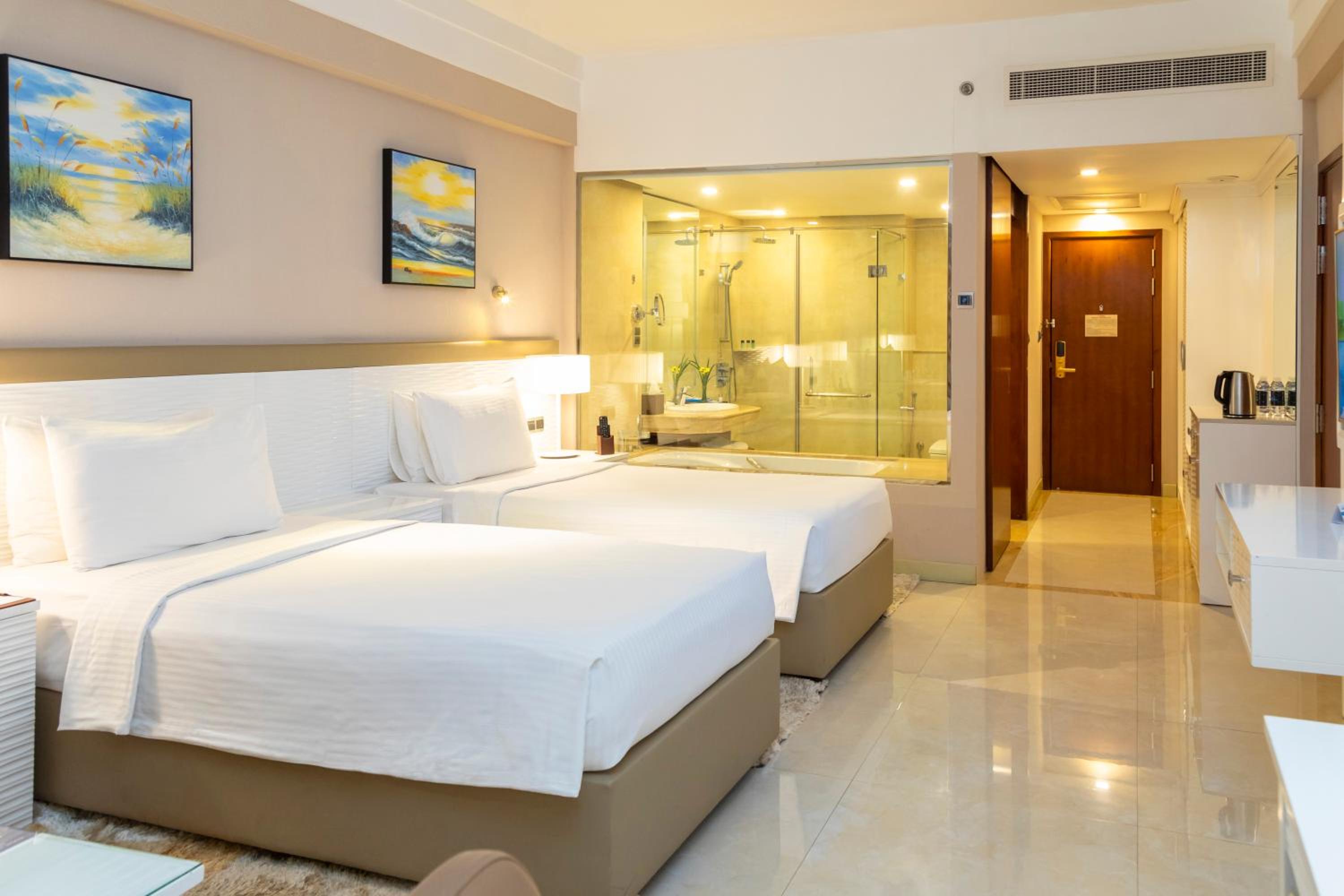 Premier Twin Room with Complimentary City Tour & Access to Beach Lounge - Photo 2