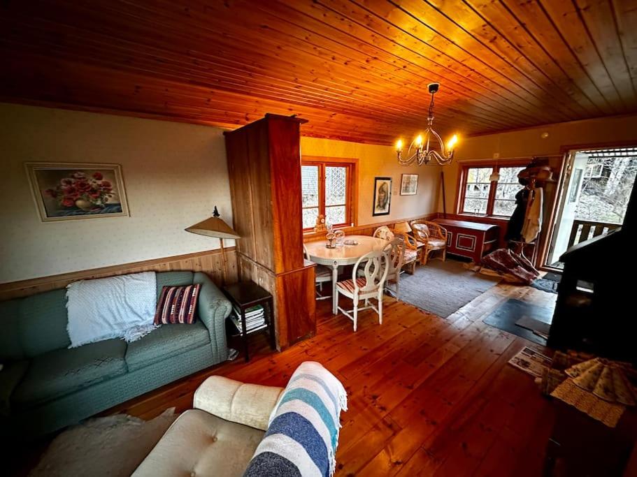 One-Bedroom House photo 1