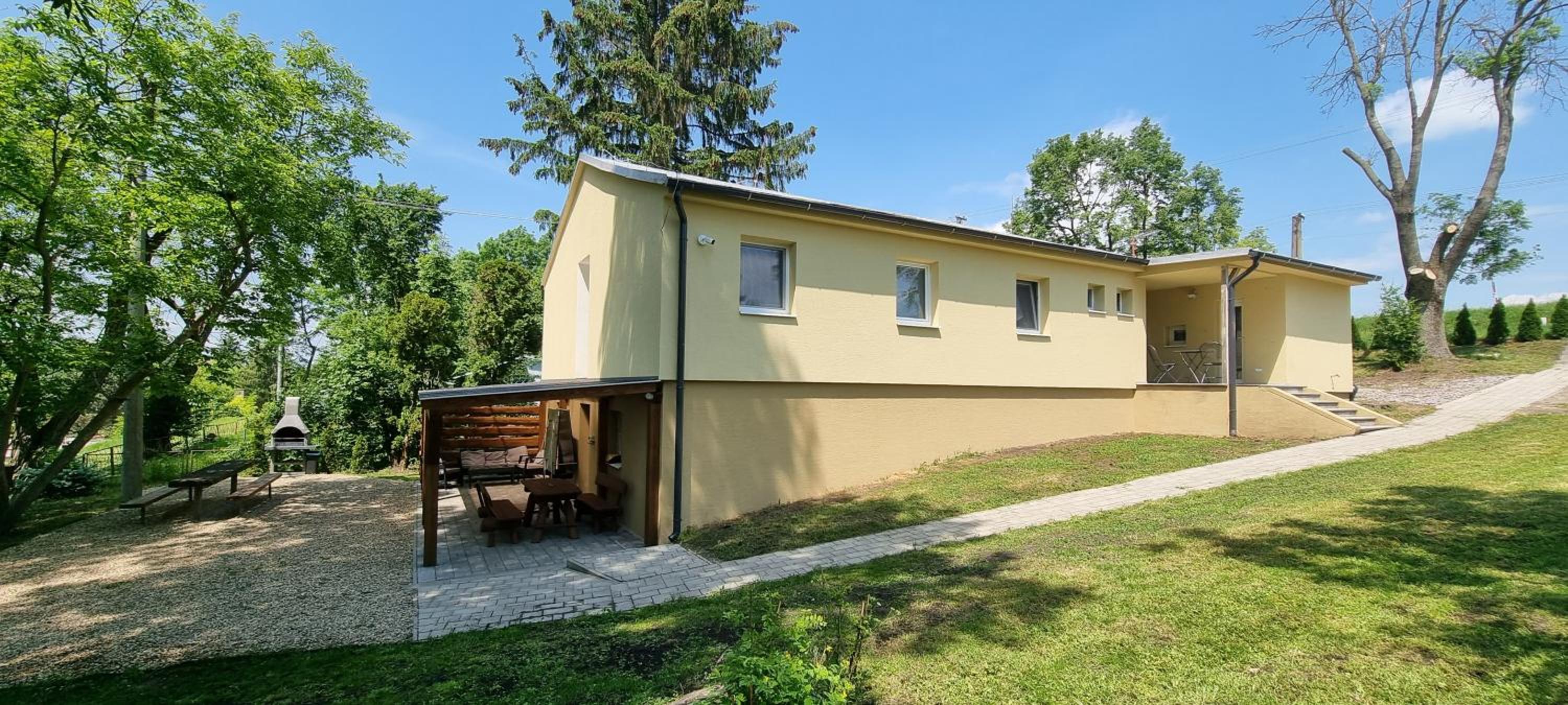 Six-Bedroom House photo 1