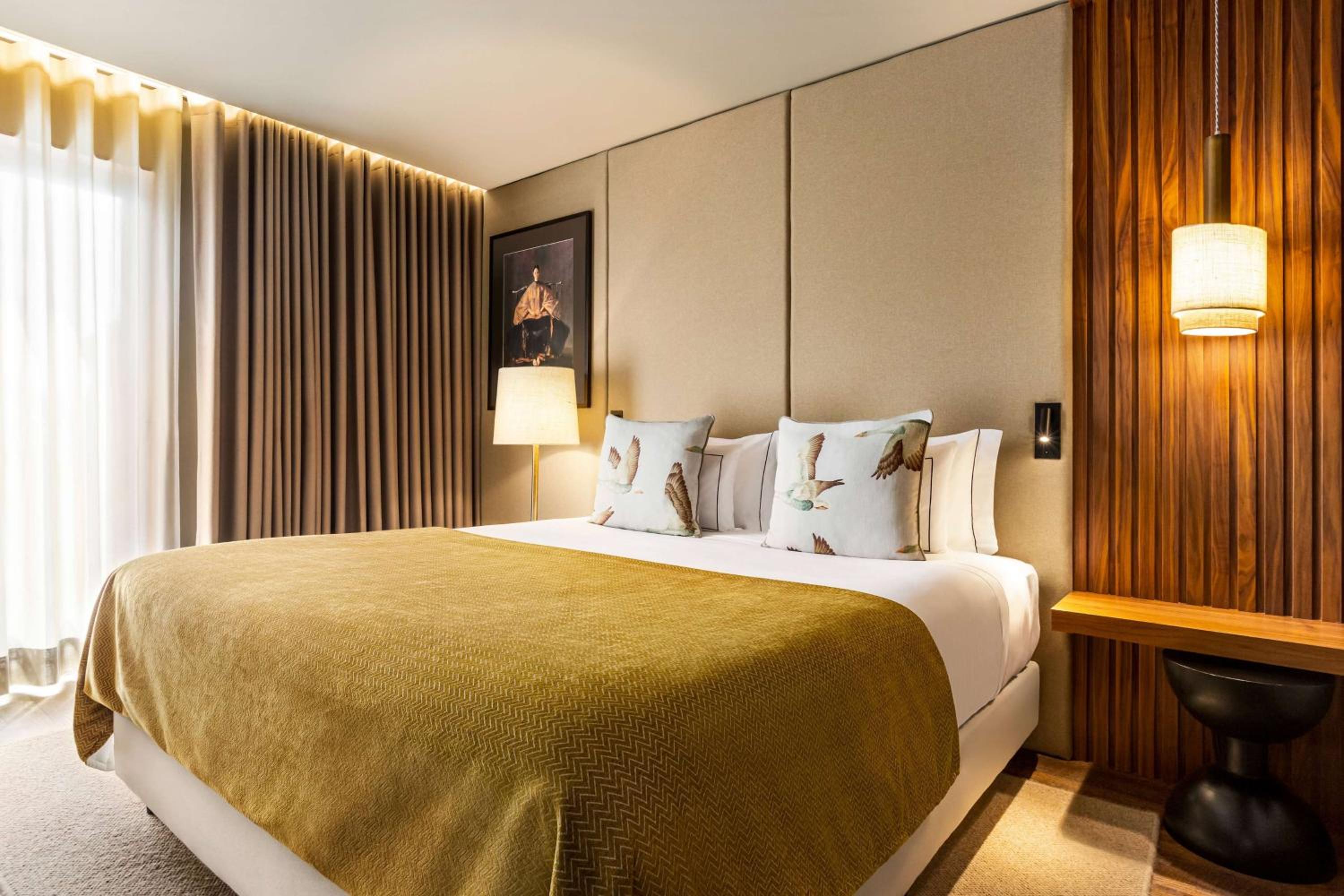 1 King Bed, Standard, Non-Smoking